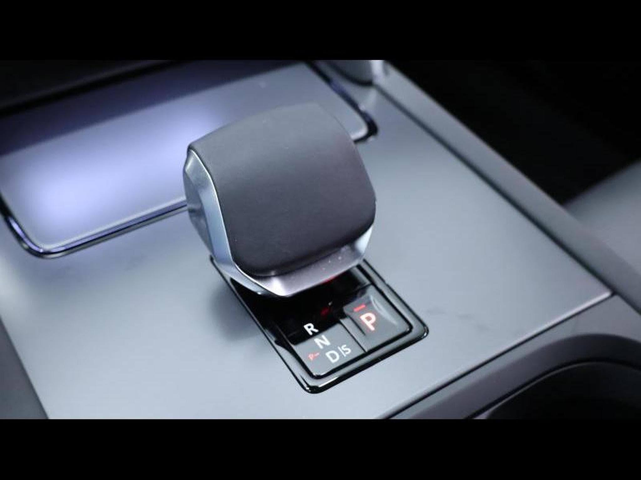 Land-Rover Discovery Sport D165 AWD Auto 7places (2025) - Photo 22