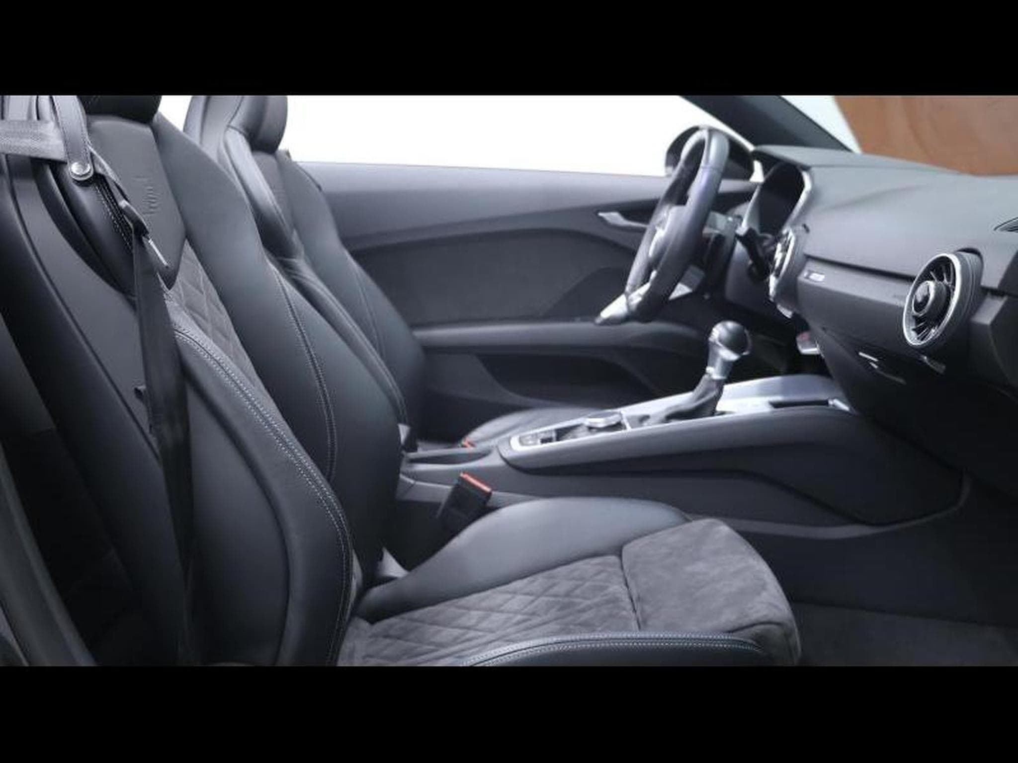Audi TT S-Line 40 TFSi 204 S-Tronic (2023) - Photo 24
