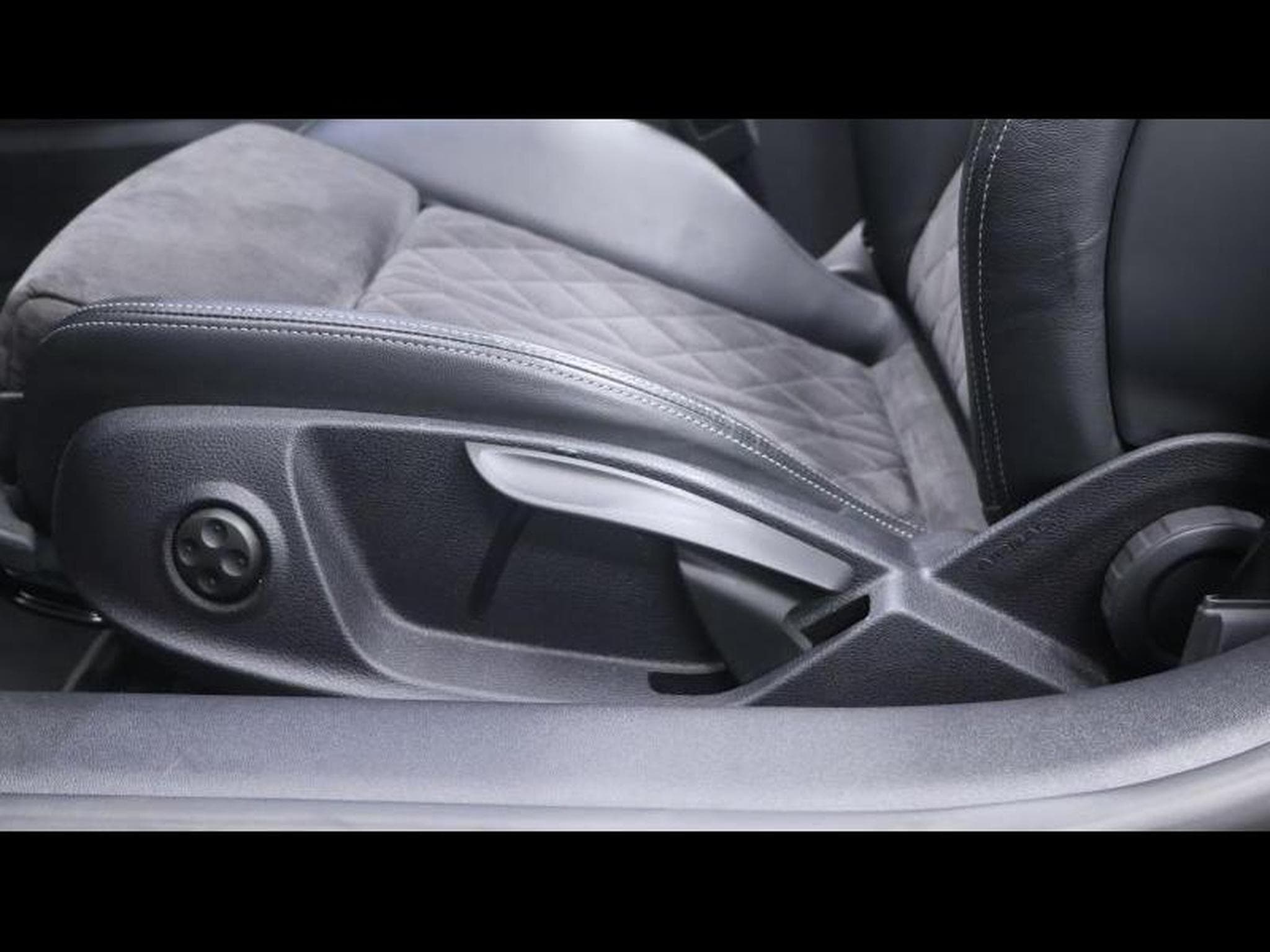 Audi TT S-Line 40 TFSi 204 S-Tronic (2023) - Photo 43