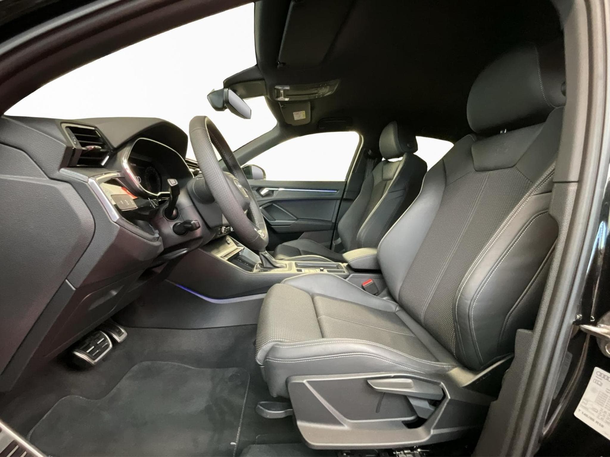 Audi Q3 SB+S-line+P.Premium+Black-Style+Led (2025) - Photo 11