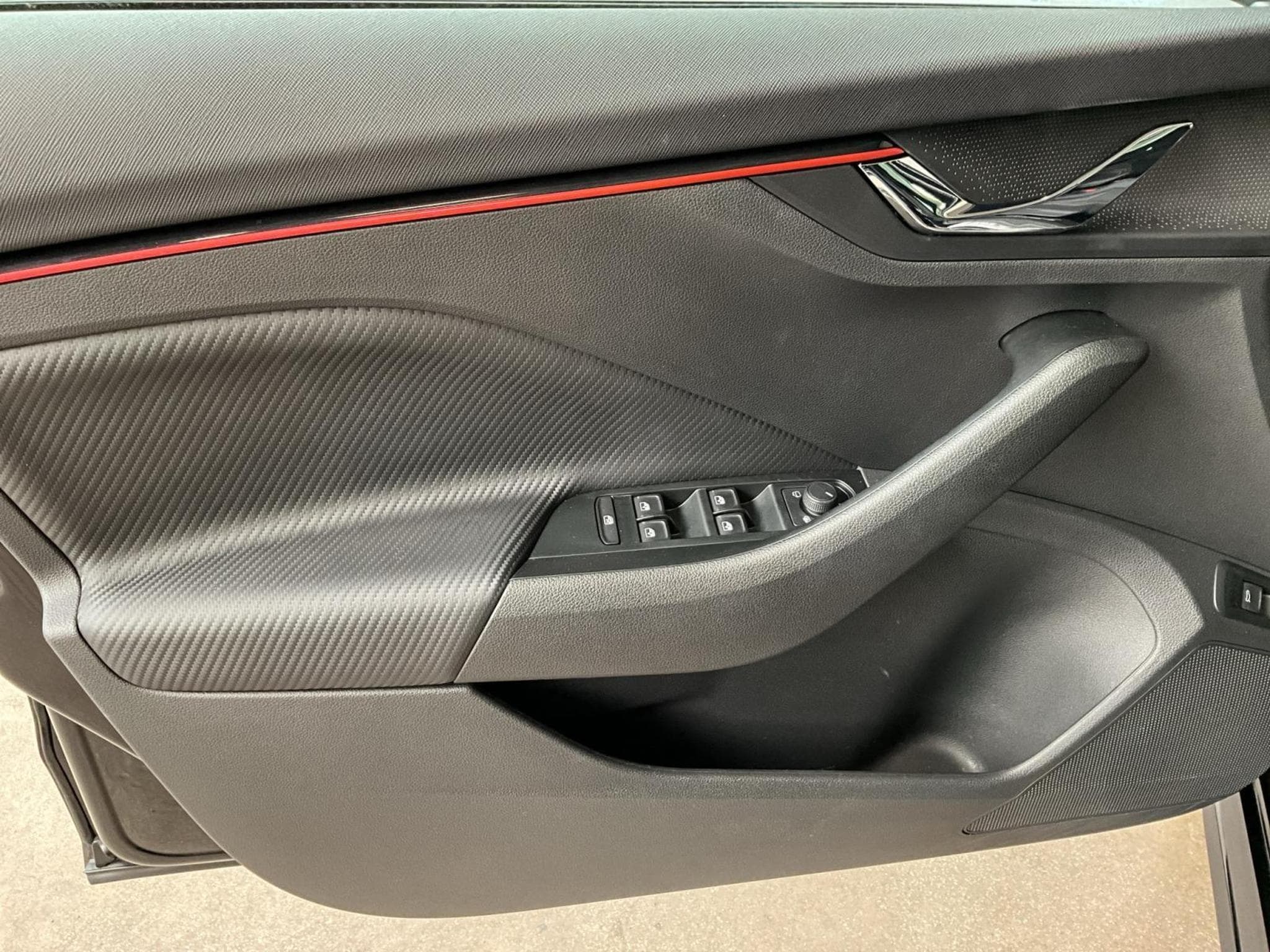 Skoda Kamiq Monte-Carlo+DSG+Park&Go+Pano+P.Ass-Drive+ (2025) - Foto 14