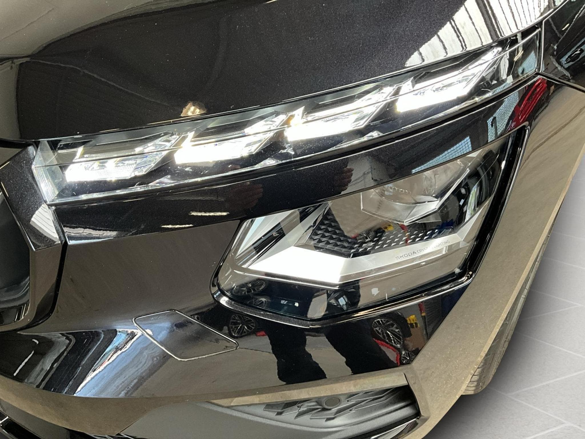 Skoda Kamiq Monte-Carlo+DSG+Park&Go+Pano+P.Ass-Drive+ (2025) - Foto 18