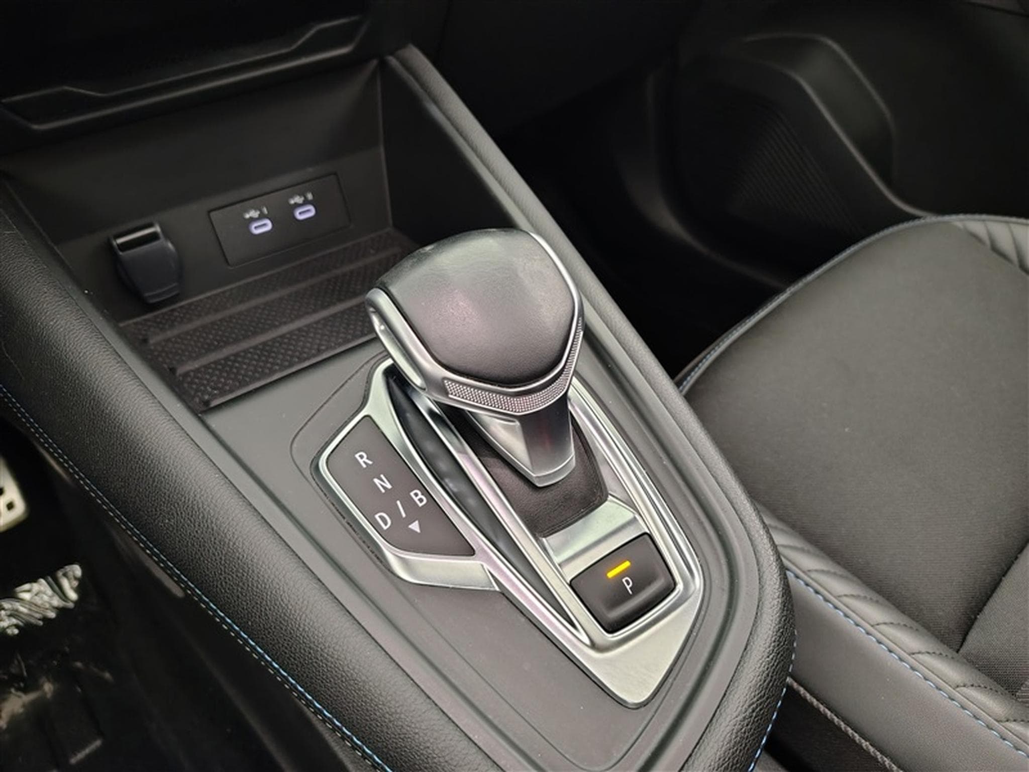 Renault Captur 1.6i E-TECH Alpine **CAM/LED/CARPLAY/TOIT OUVRANT** (2024) - Photo 12