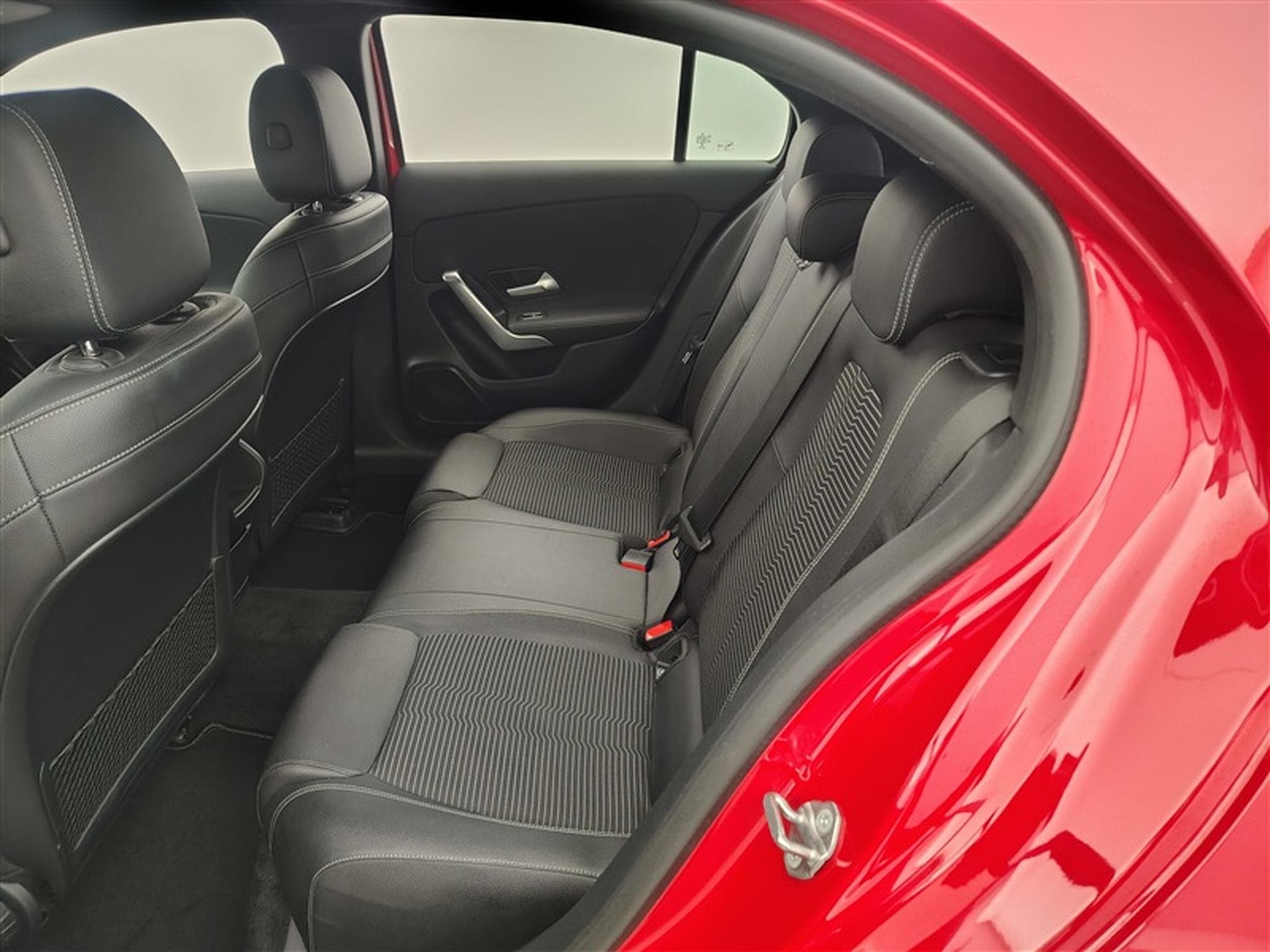Mercedes A 200 A 200 7G-Tronic NAVI / FULL LED / PDC AV+AR / JA 16" (2019) - Photo 13