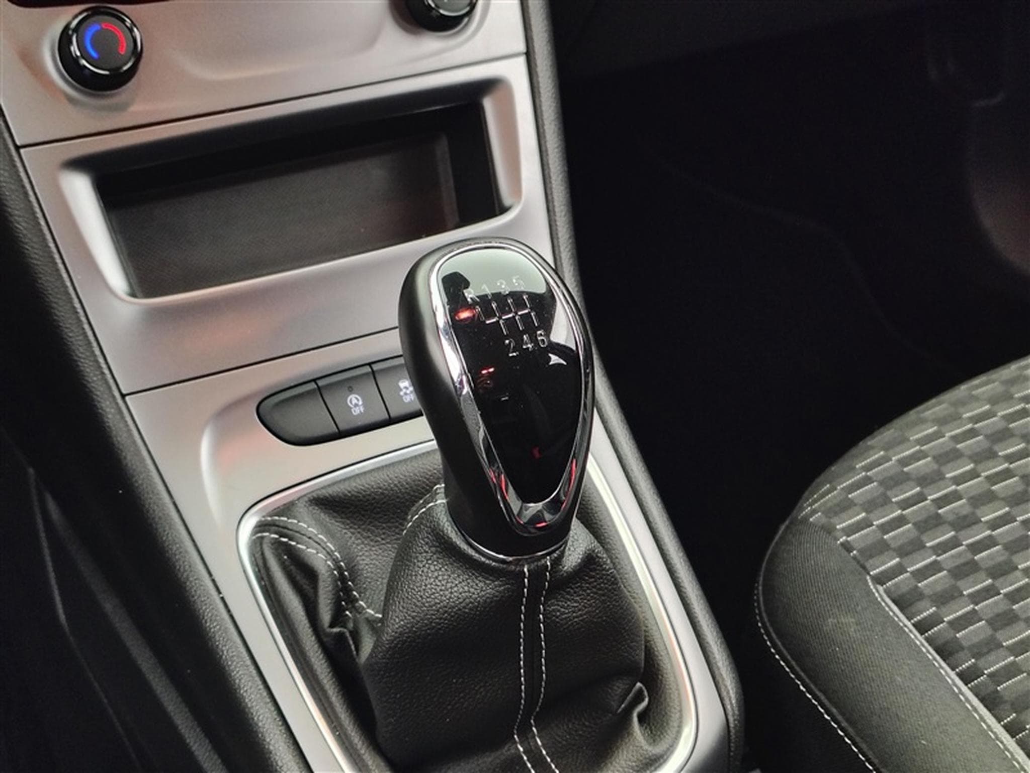 Opel Astra Sports Tourer 1.2 Turbo Edition (2022) - Photo 12