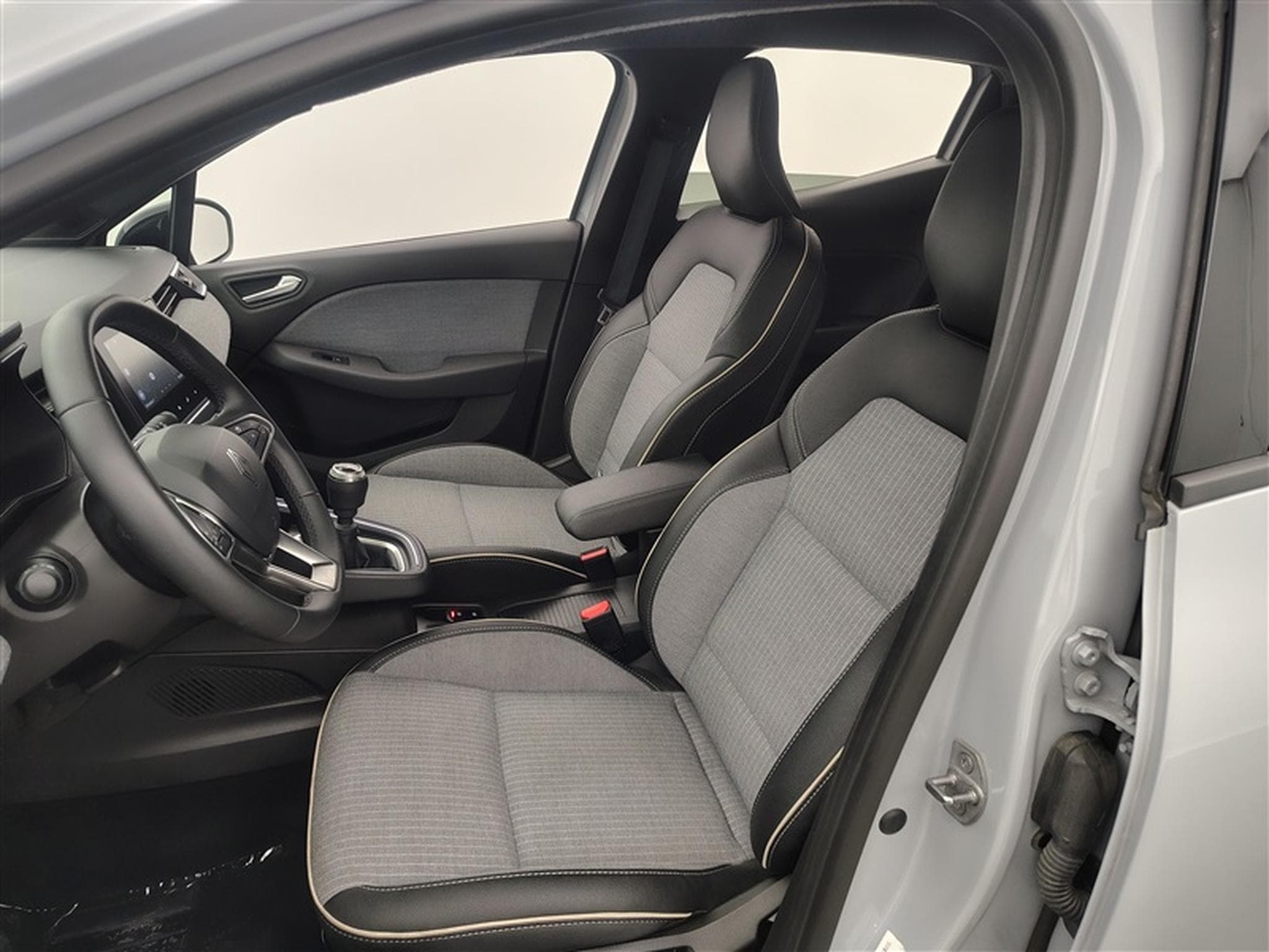 Renault Clio 1.0 TCe 90cv Techno S-CUIR / NAVI / CARPLAY / FULL LED (2025) - Photo 7