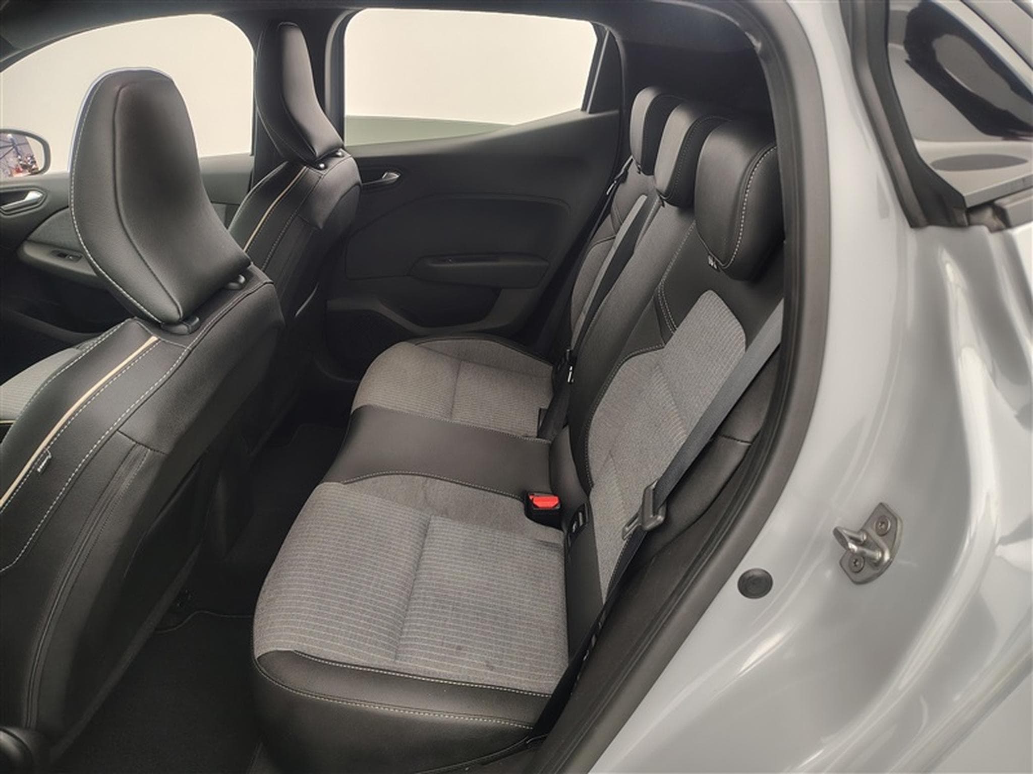 Renault Clio 1.0 TCe 90cv Techno S-CUIR / NAVI / CARPLAY / FULL LED (2025) - Photo 13