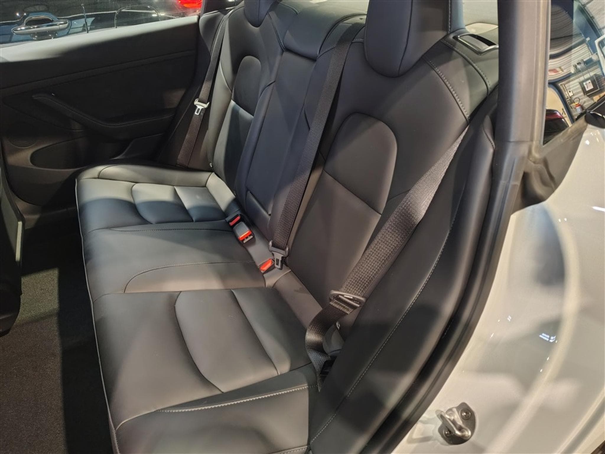 Tesla Model 3 60 kWh Standard Plus NAVI / FULL LED / CUIR / PANO (2023) - Photo 13