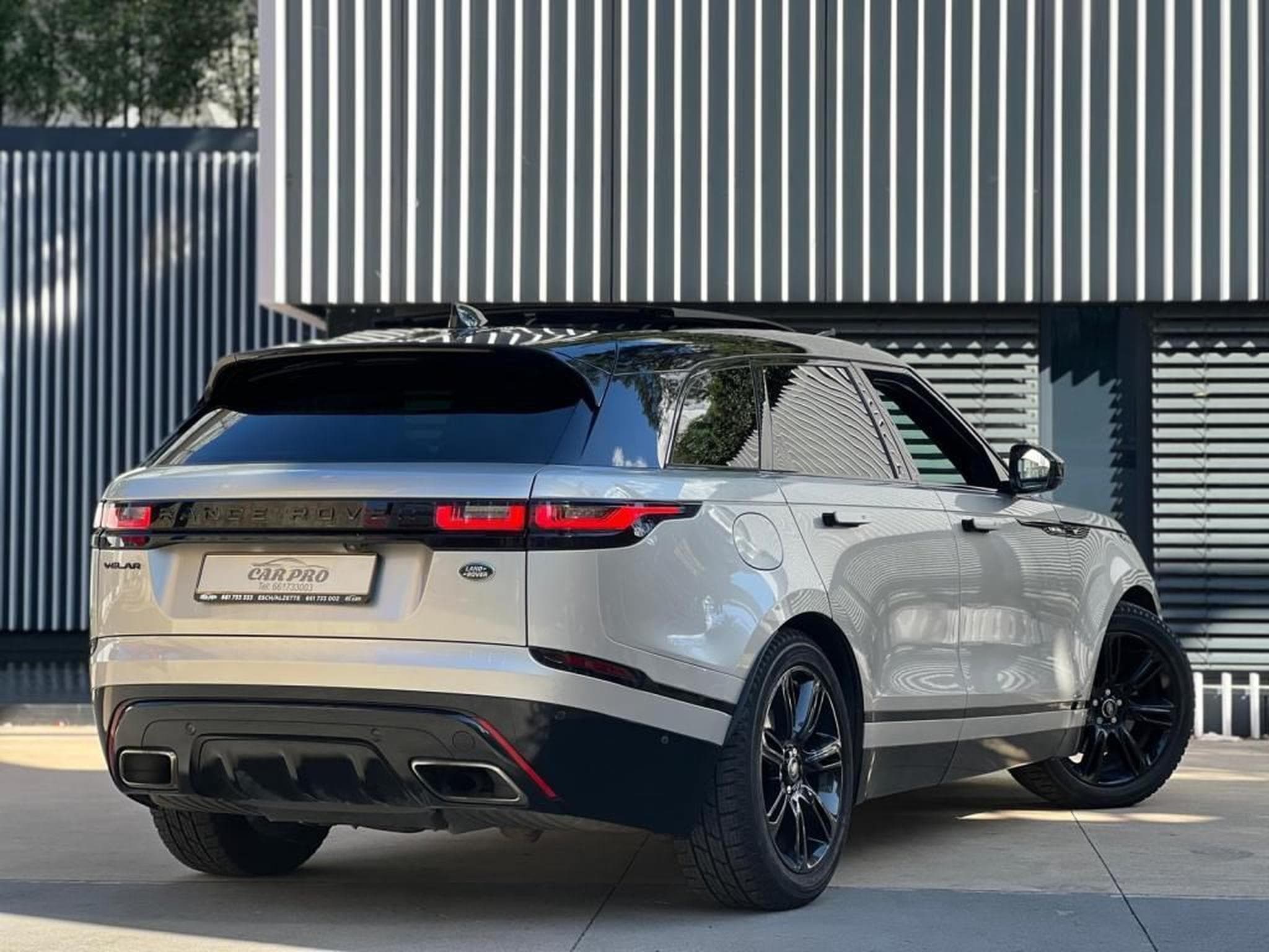 Land-Rover Range Rover Velar / AUTOMATIQUE / TOIT OUVRANT / PANO / 300 HP / SUSPENSION PN (2018) - Photo 3