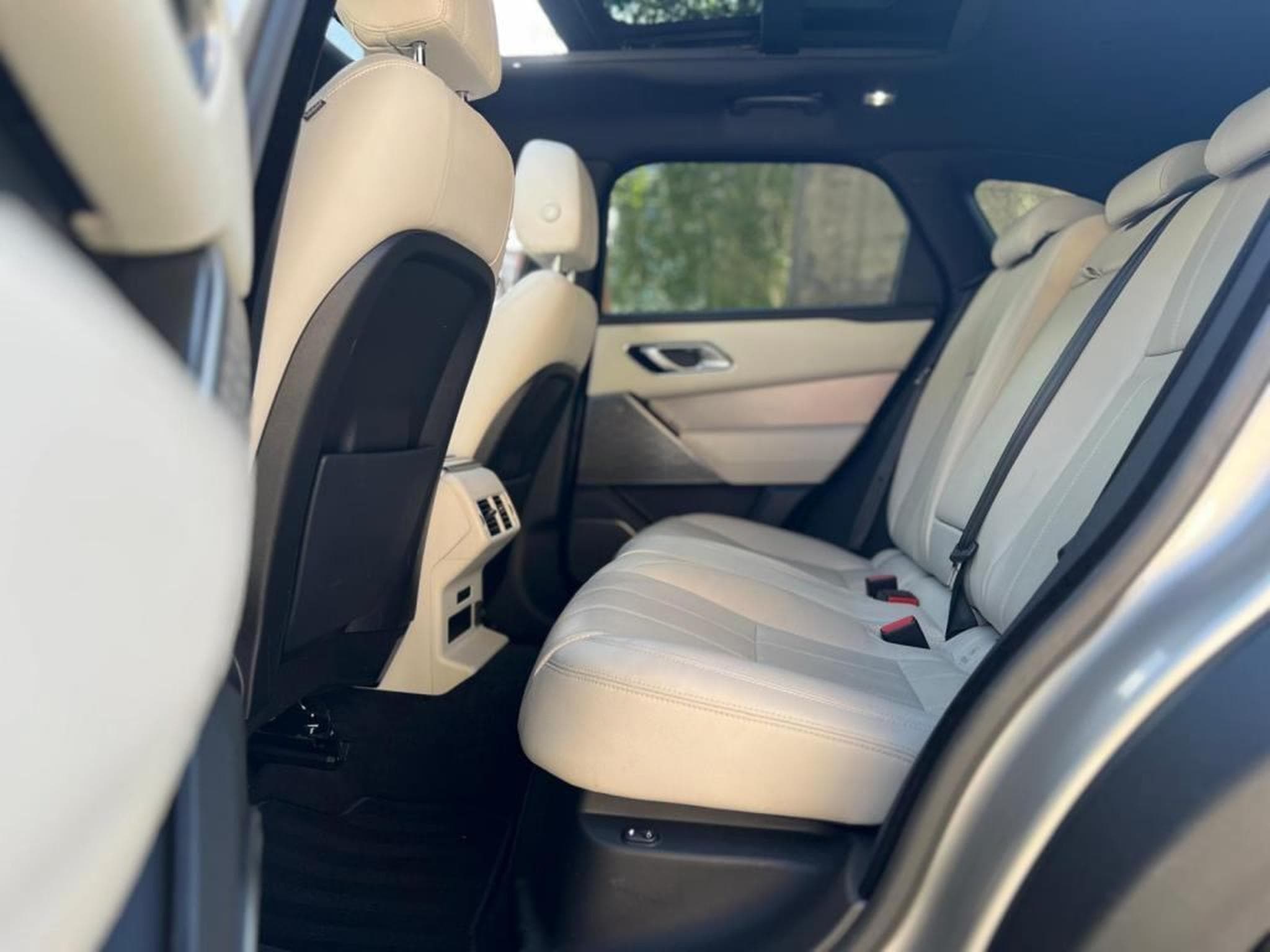 Land-Rover Range Rover Velar / AUTOMATIQUE / TOIT OUVRANT / PANO / 300 HP / SUSPENSION PN (2018) - Photo 16