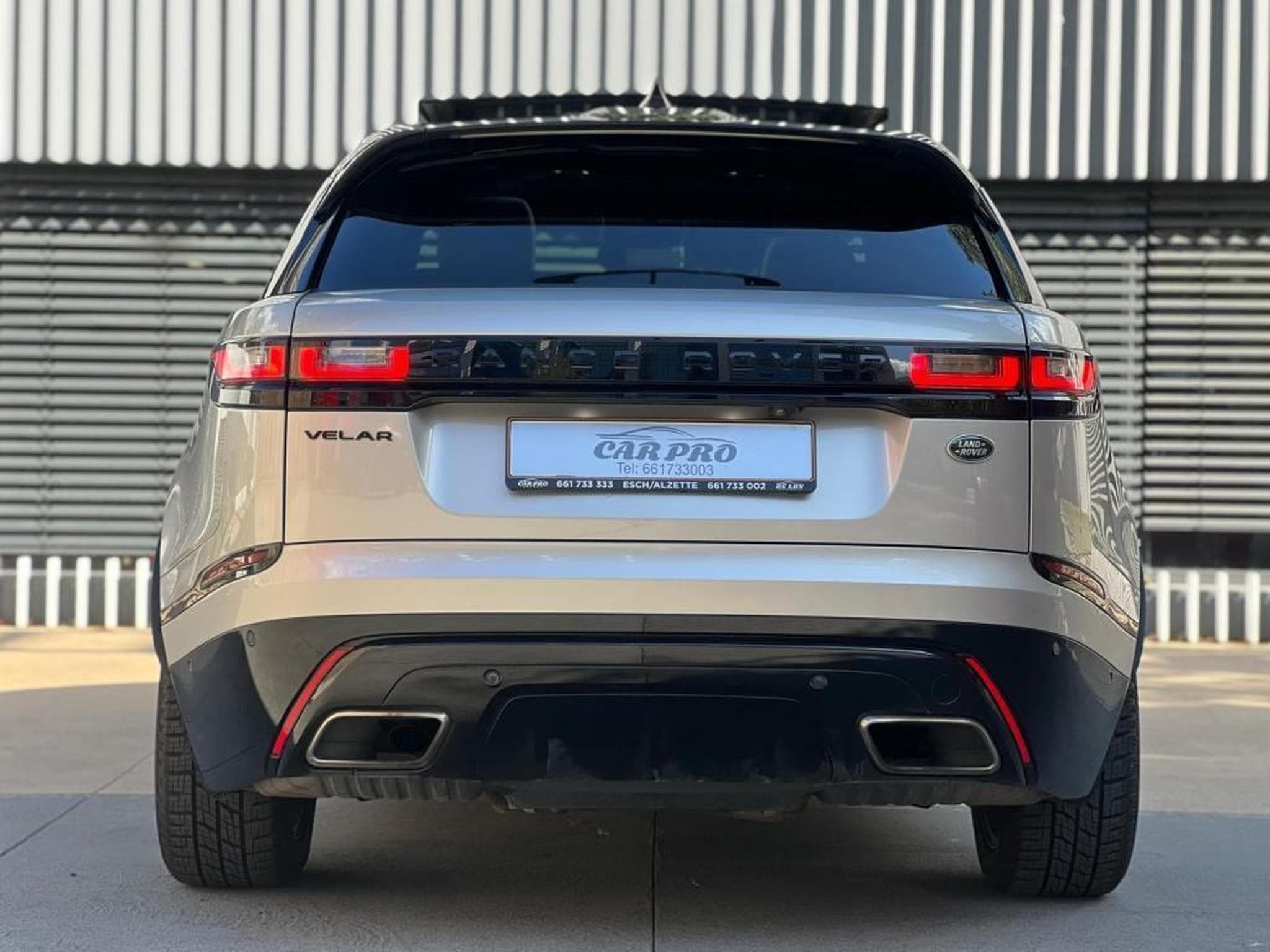 Land-Rover Range Rover Velar / AUTOMATIQUE / TOIT OUVRANT / PANO / 300 HP / SUSPENSION PN (2018) - Photo 6