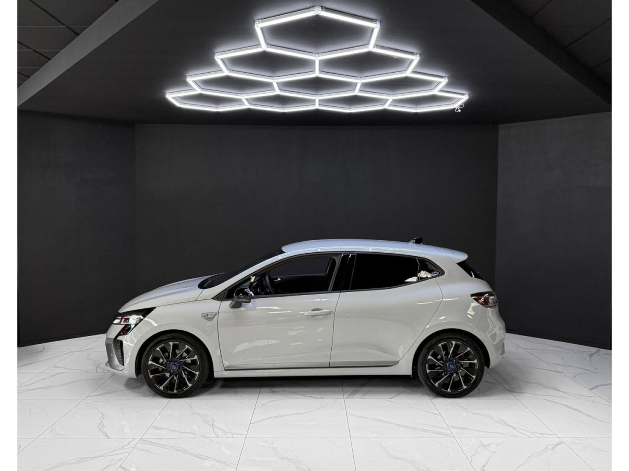 Renault Clio Esprit Alpine E-Tech Full Hybrid 145 (2025) - Photo 2