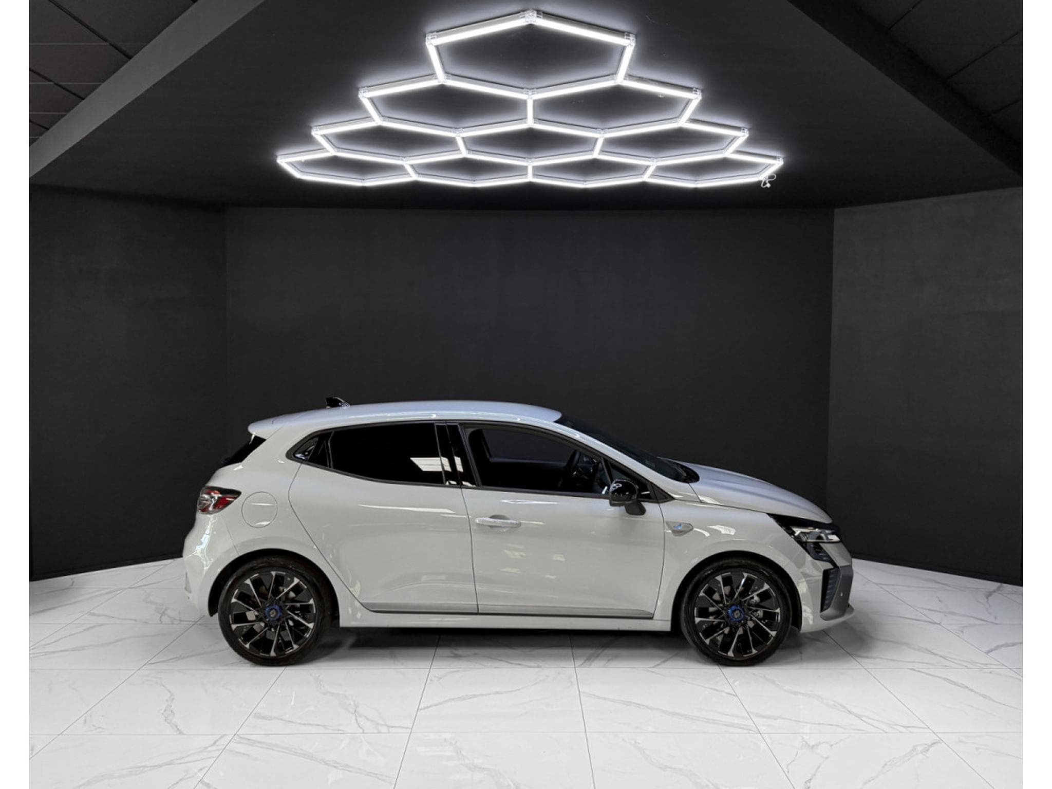 Renault Clio Esprit Alpine E-Tech Full Hybrid 145 (2025) - Photo 6