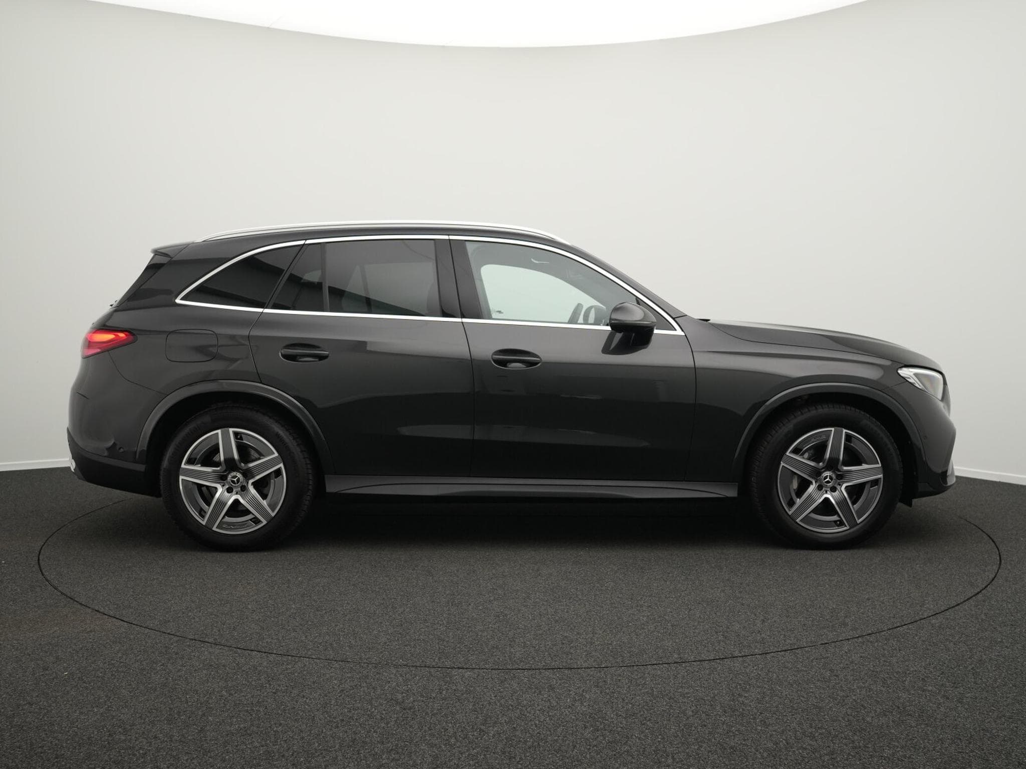 Mercedes GLC 300 d 4M AMG-Line LED+AHK+Totw+Memo (2025) - Photo 5