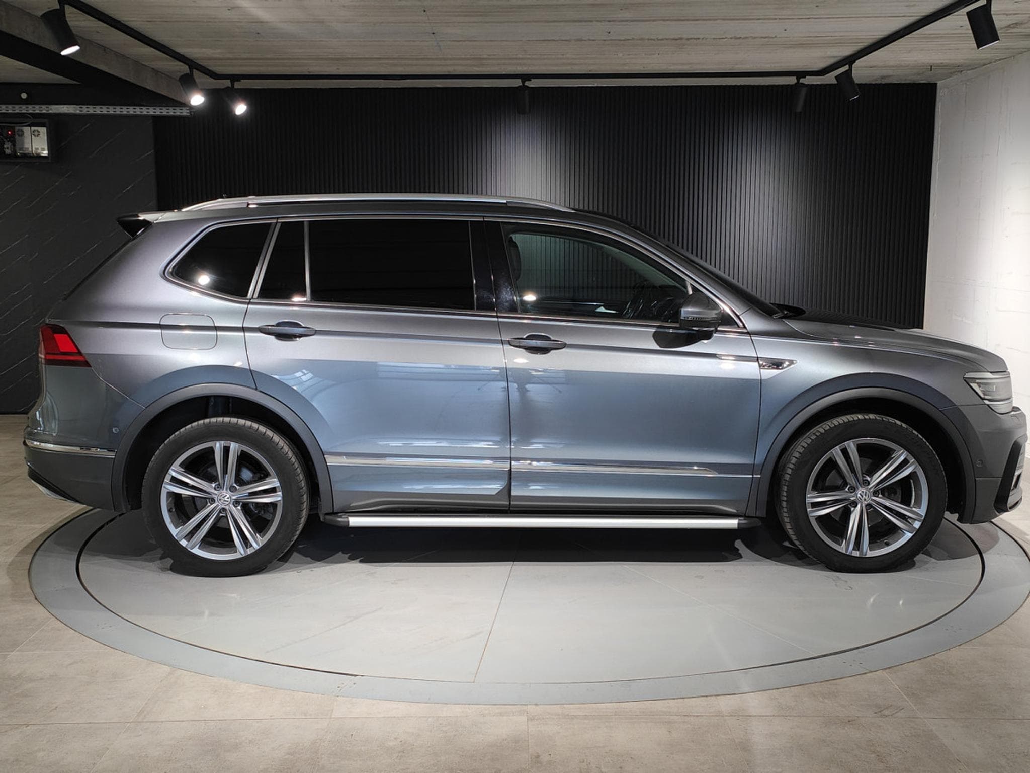 VW Tiguan 2.0 TDI DSG 7 PLACES CARPLAY SIEGE CHAUFFANTS BLUETHOOT TOIT (2019) - Photo 2