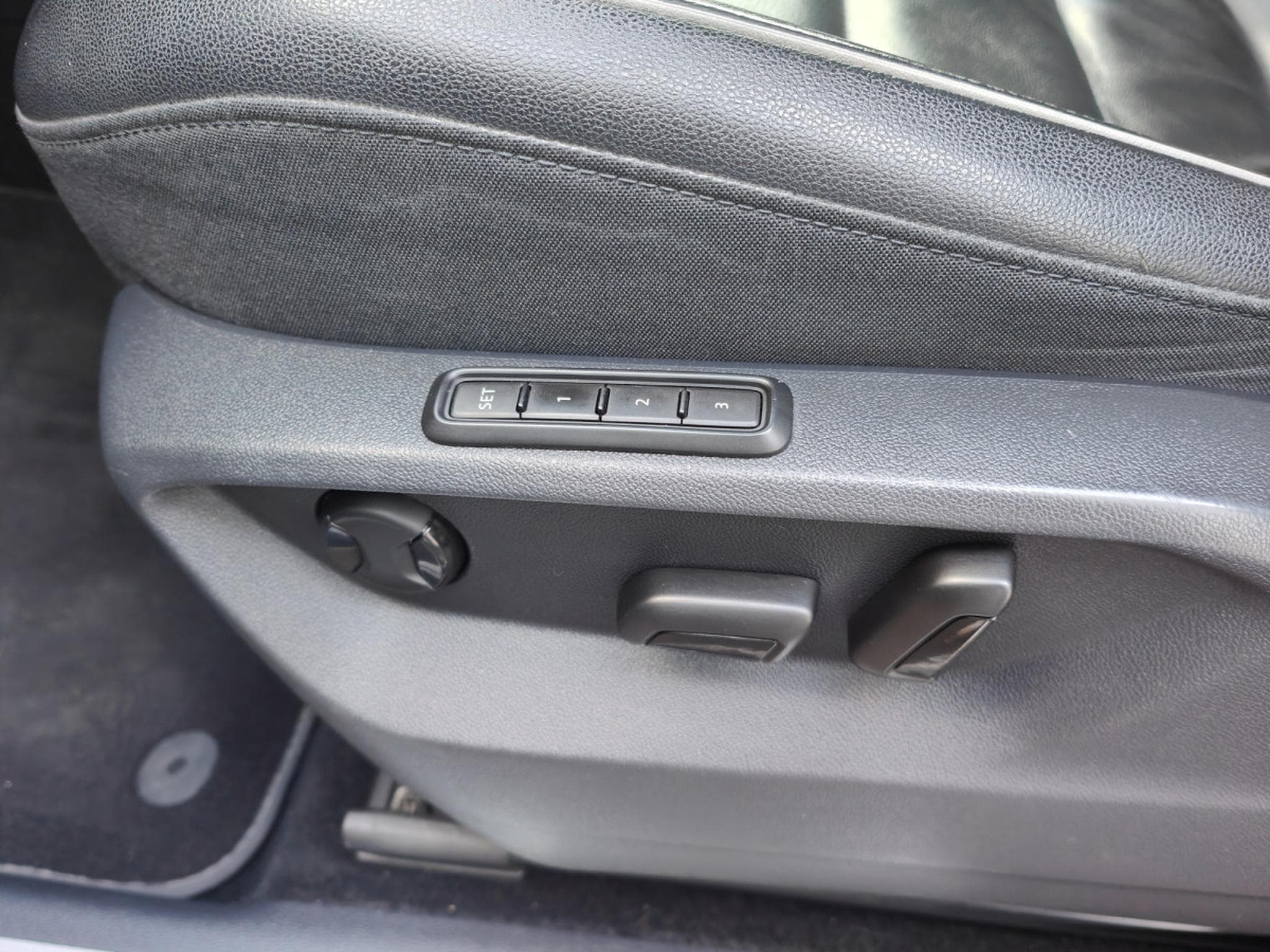 VW Tiguan 2.0 TDI DSG 7 PLACES CARPLAY SIEGE CHAUFFANTS BLUETHOOT TOIT (2019) - Photo 16