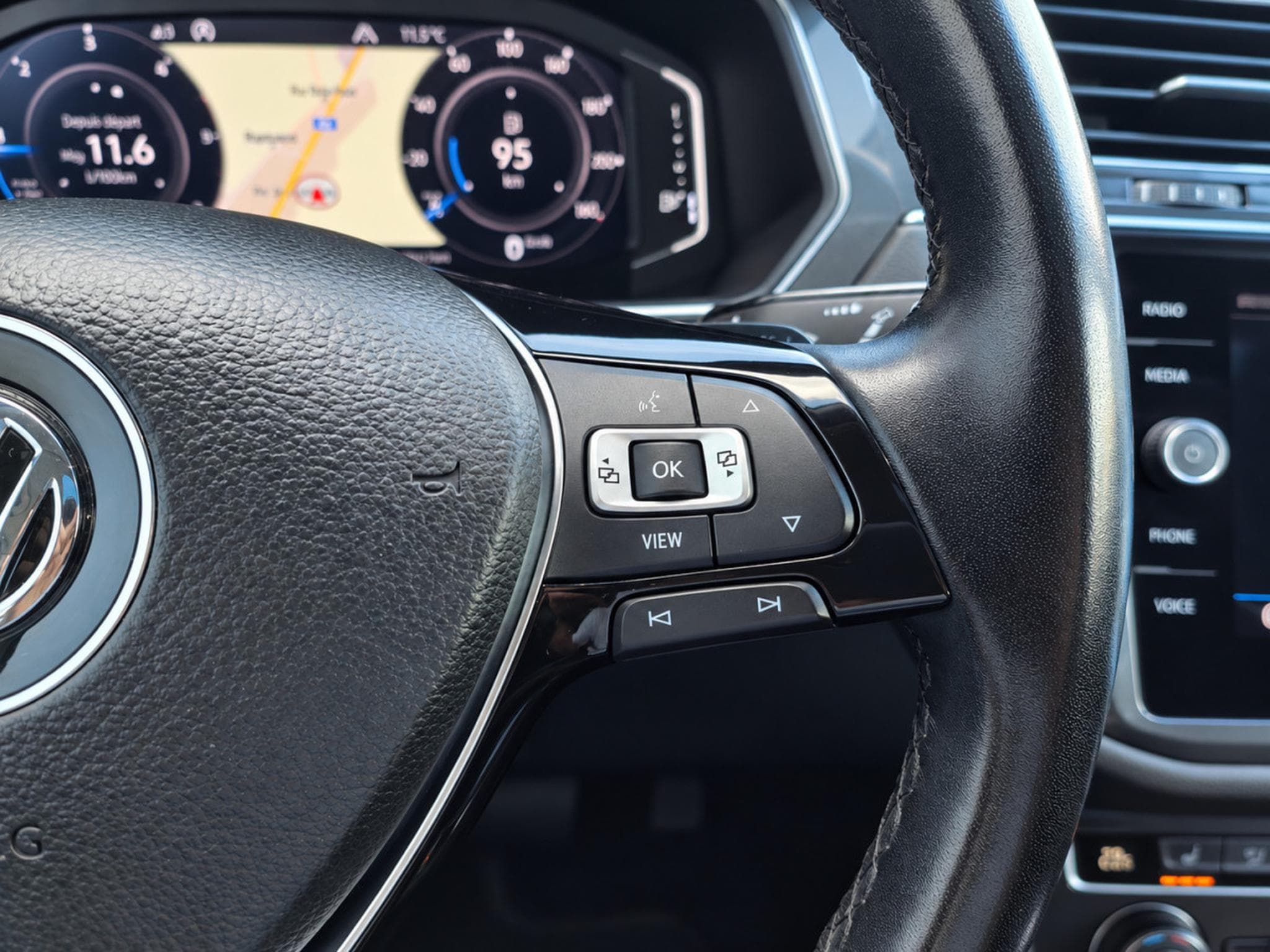 VW Tiguan 2.0 TDI DSG 7 PLACES CARPLAY SIEGE CHAUFFANTS BLUETHOOT TOIT (2019) - Photo 18