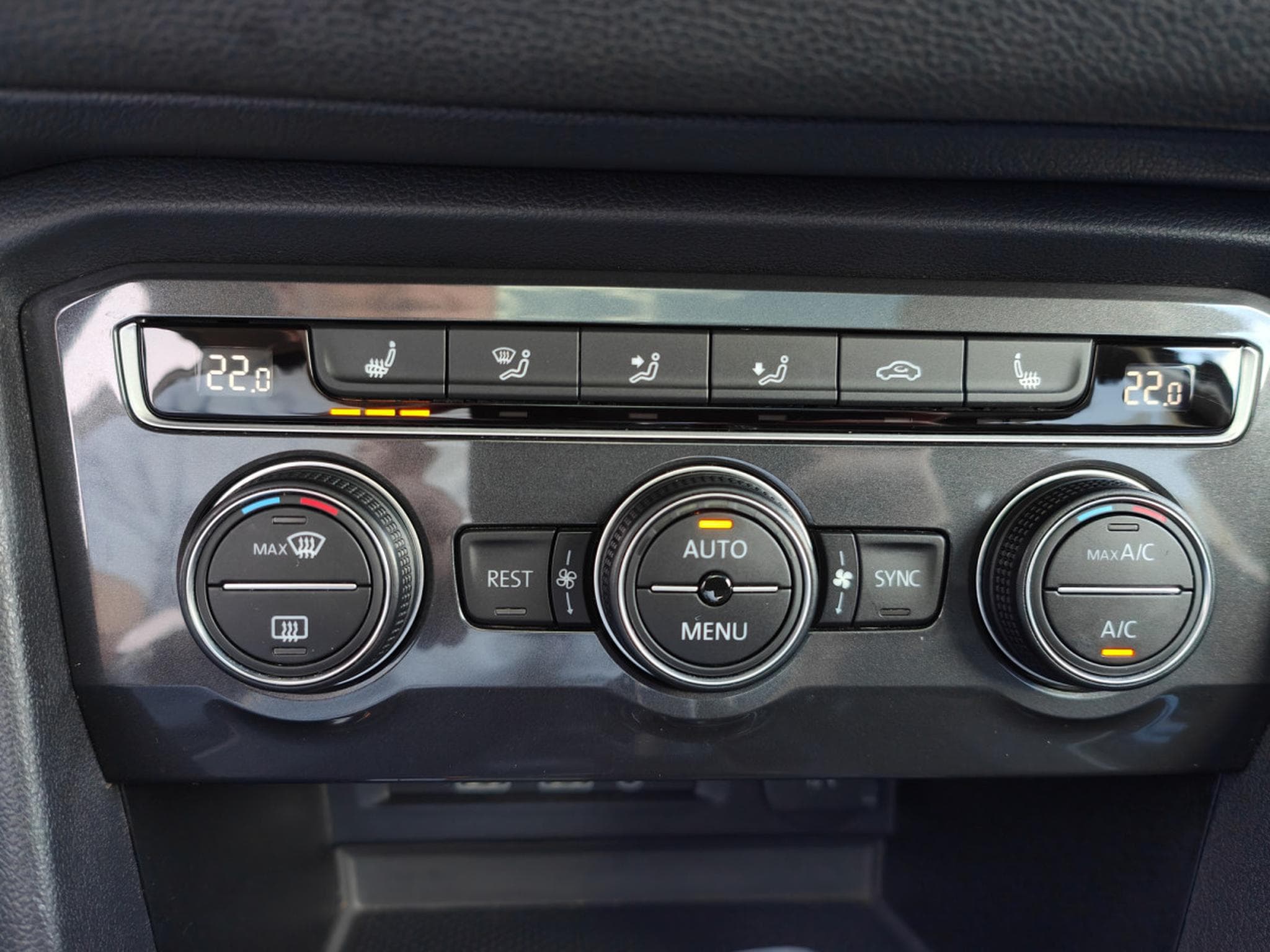 VW Tiguan 2.0 TDI DSG 7 PLACES CARPLAY SIEGE CHAUFFANTS BLUETHOOT TOIT (2019) - Photo 23