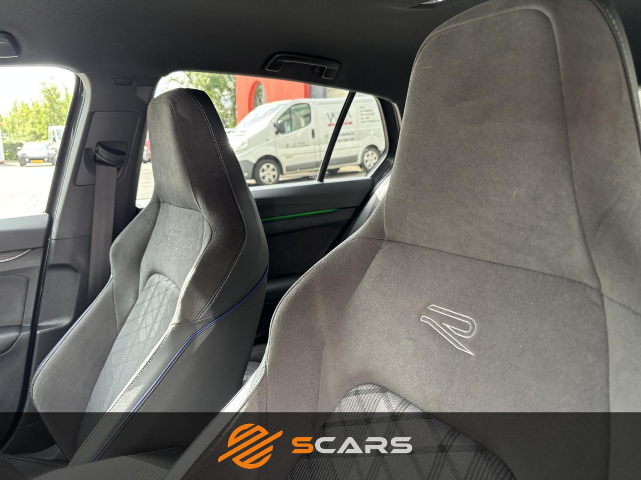VW Golf 1.5 TSI R-Line DSG 150cv (2025) - Photo 10