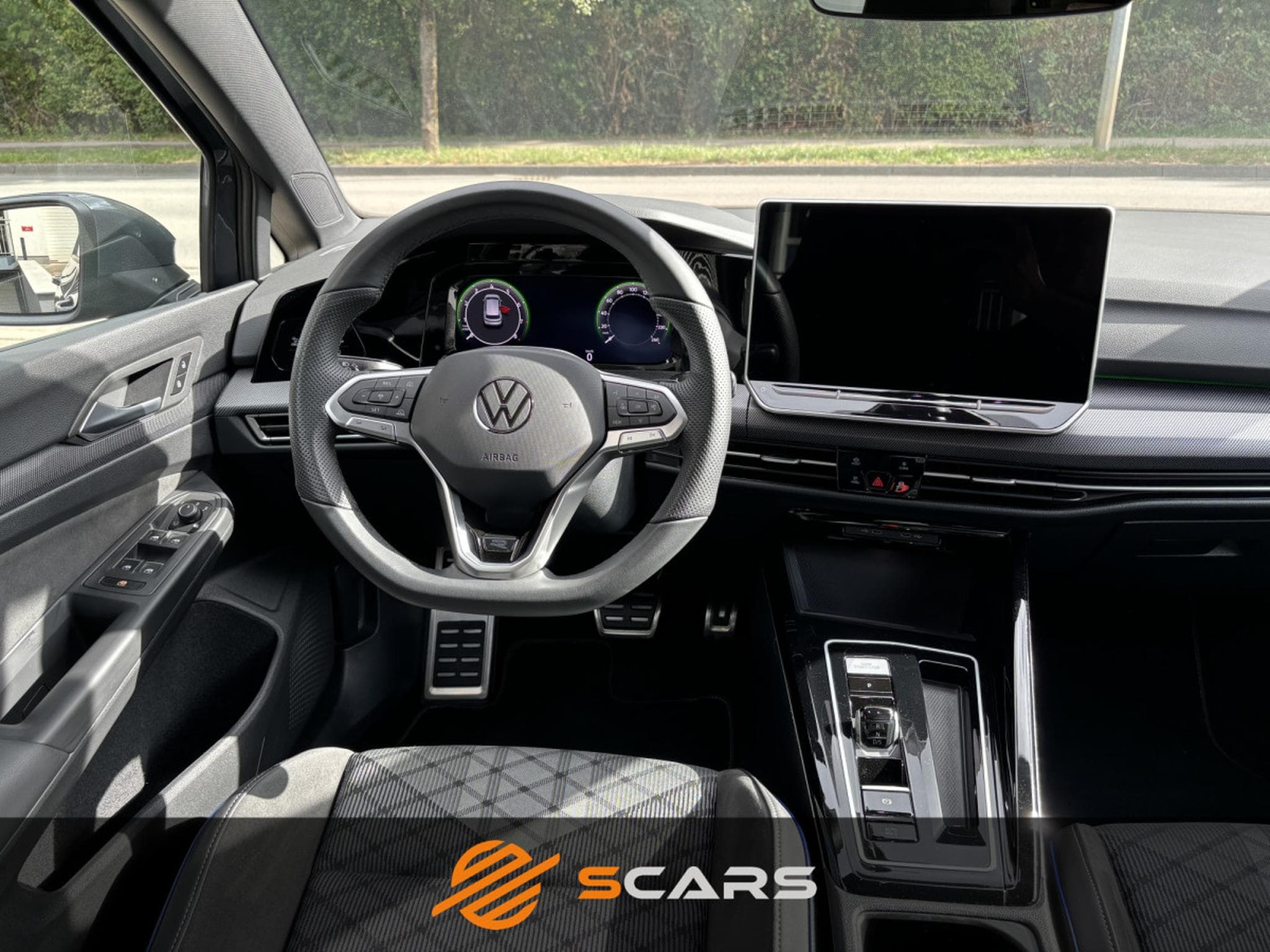 VW Golf 1.5 TSI R-Line DSG 150cv (2025) - Photo 12