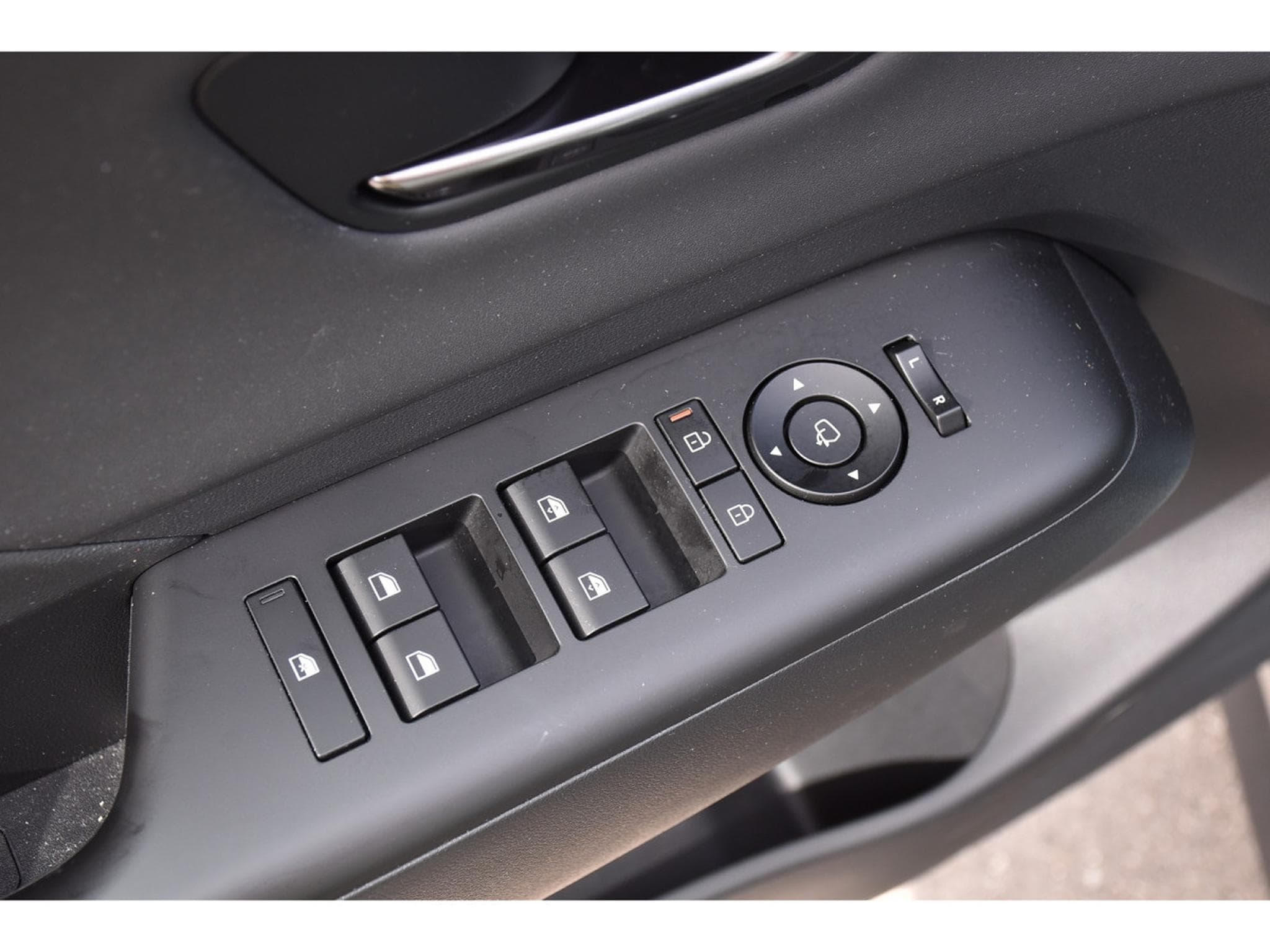 Hyundai Kona 1.6 T-GDI Shine N-Line DCT PANO MEMO SG VENT CAM360 1° MAIN (2024) - Foto 23