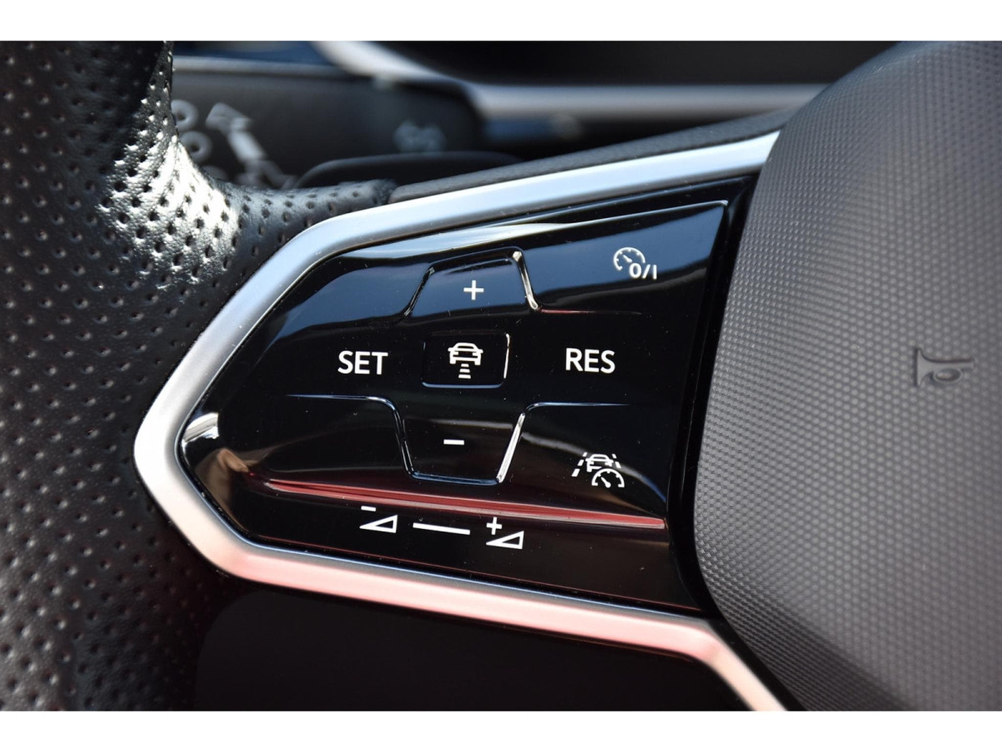 VW T-Roc 2.0 TSI 4Motion R-Line DSG PANO TRAVEL CAM PARK 1° MAIN (2022) - Foto 21