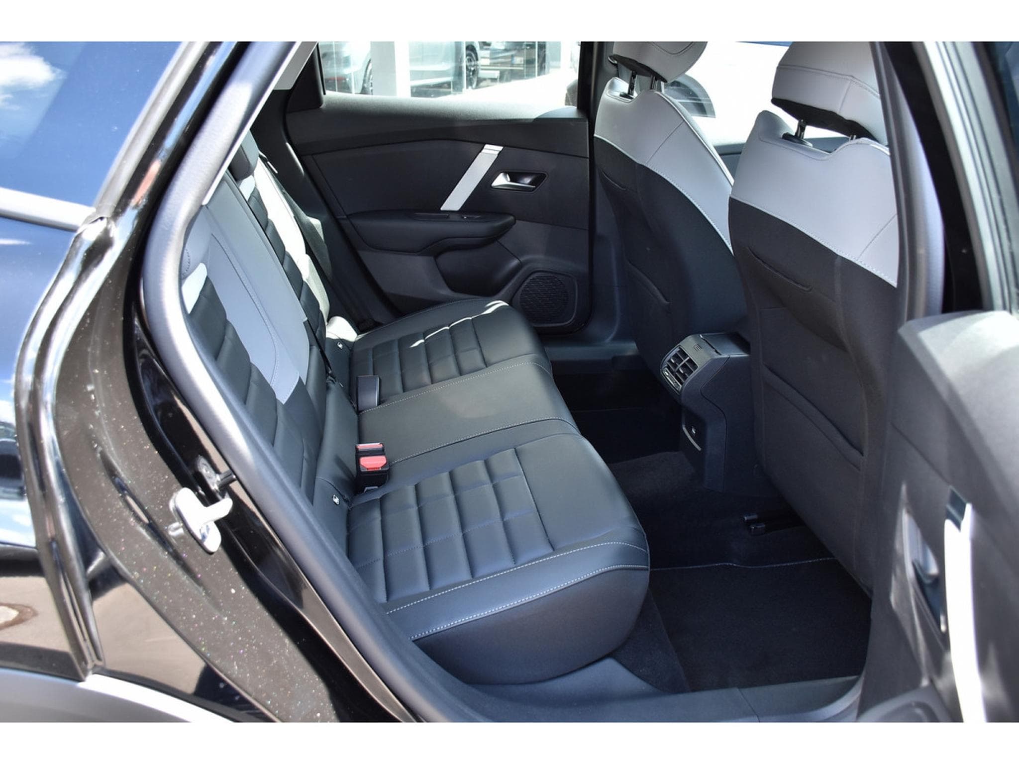 Citroën C4 X 1.2 MHEV 145 e-DCS6 Max ACC SIDE LANE GPS CAM 1° MAIN (2025) - Foto 8