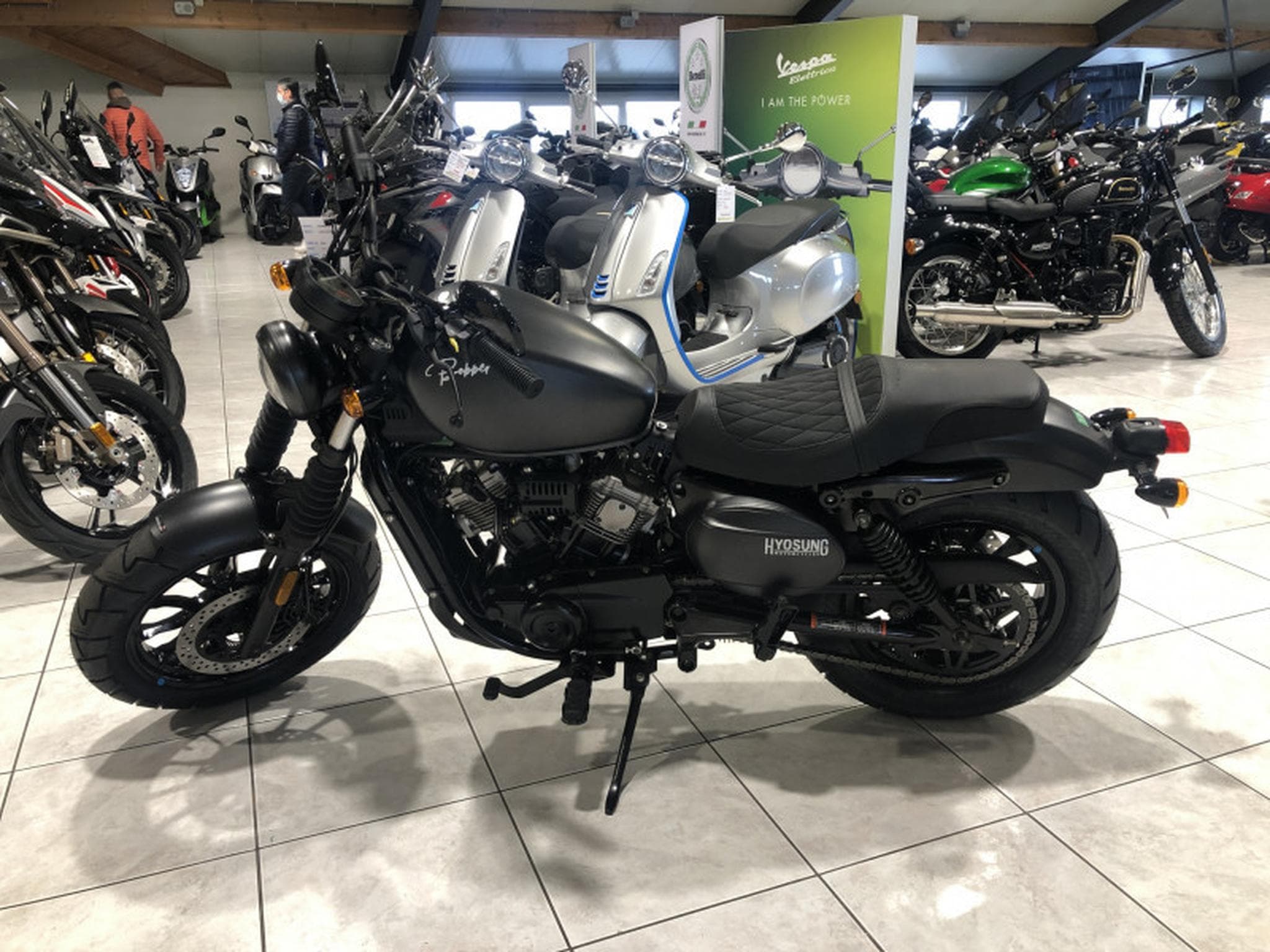 Hyosung Aquila BOBBER V-TWIN (2024) - Photo 4