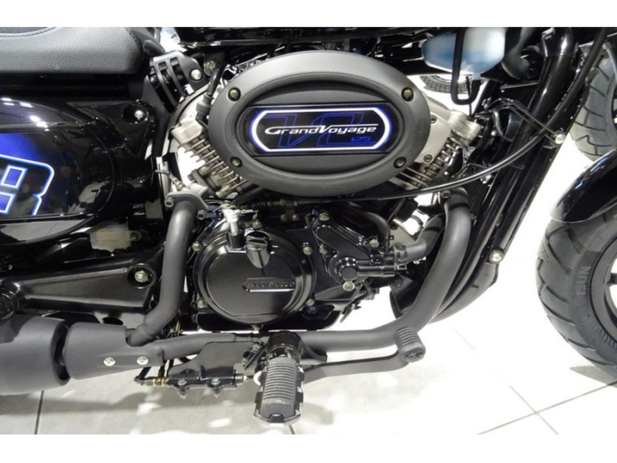 Hyosung Aquila BOBBER V-TWIN (2024) - Photo 7