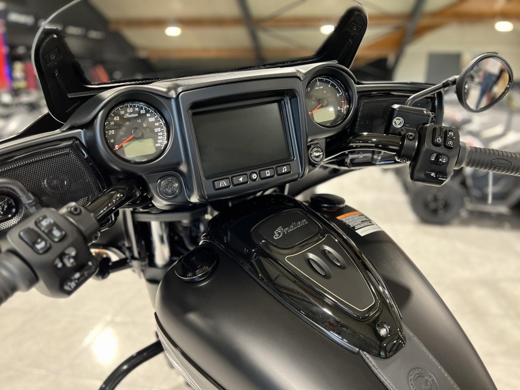 Indian Chieftain Dark Horse Black Smoke (2024) - Photo 5