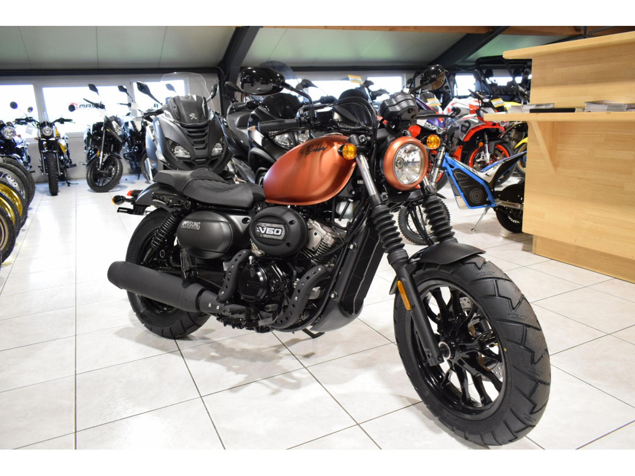 Hyosung Aquila BOBBER V-TWIN (2022) - Photo 6