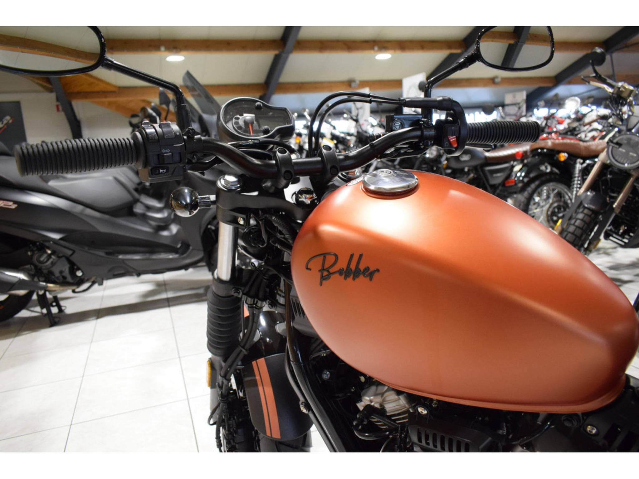 Hyosung Aquila BOBBER V-TWIN (2022) - Photo 5