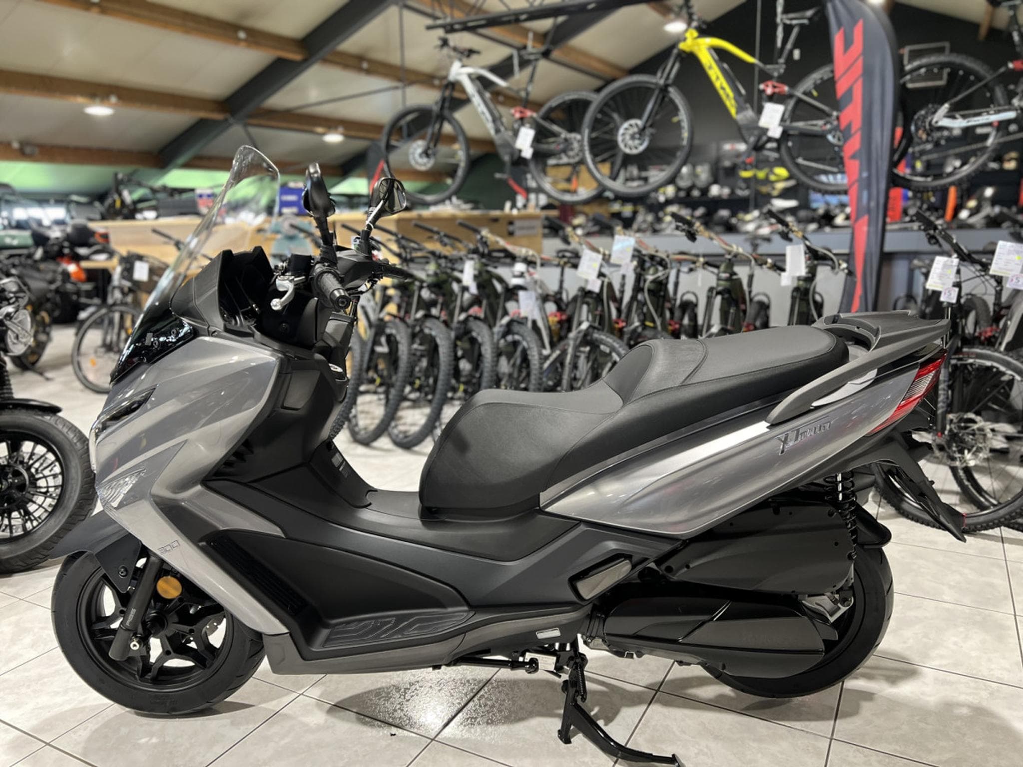 Kymco X-Town 300 ABS (2024) - Photo 4