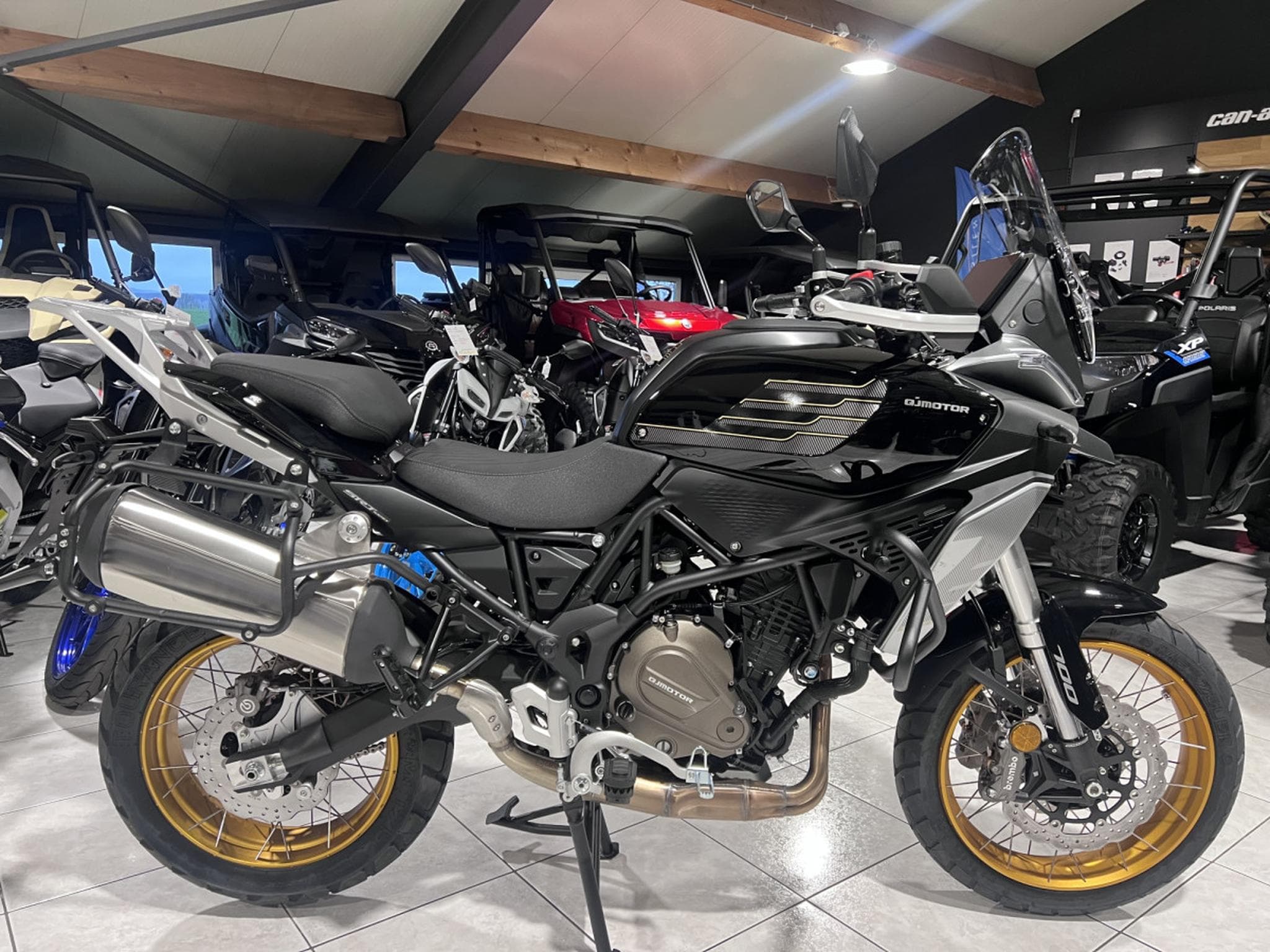 QJmotor SRT 700 SX TOURING (2026) - Photo 1