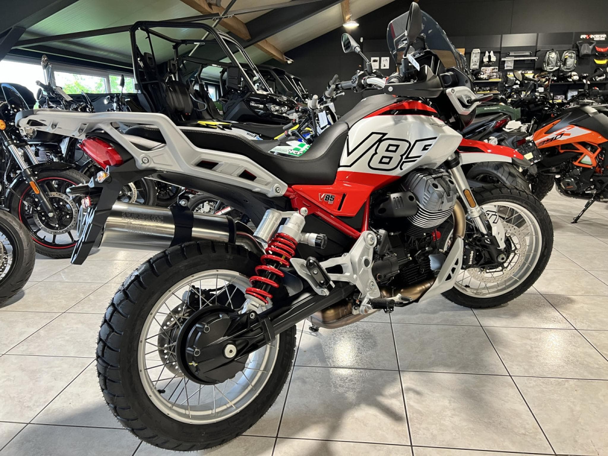 Moto Guzzi V85 TT (2026) - Photo 3