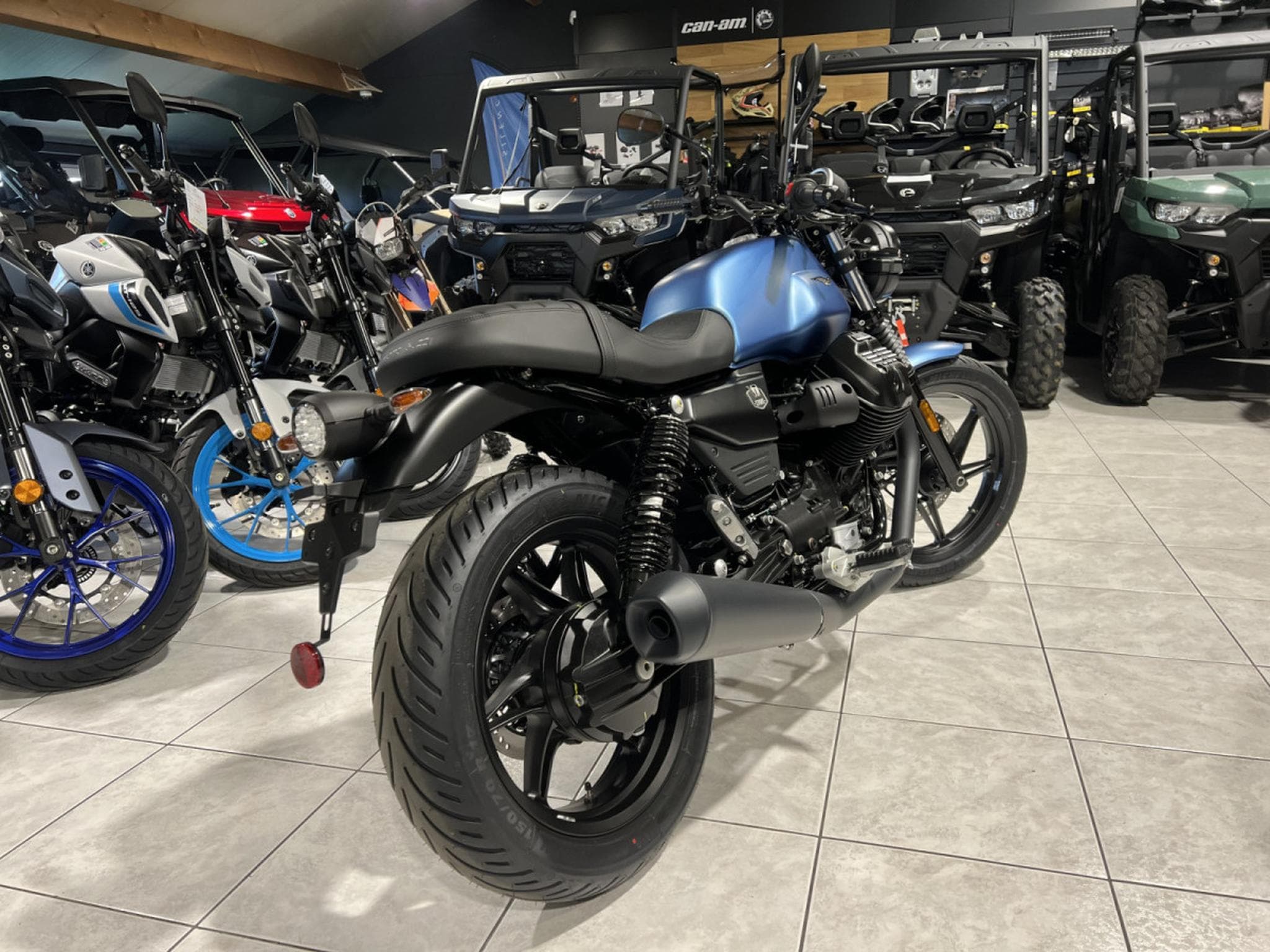 Moto Guzzi V7 STONE (2026) - Photo 3