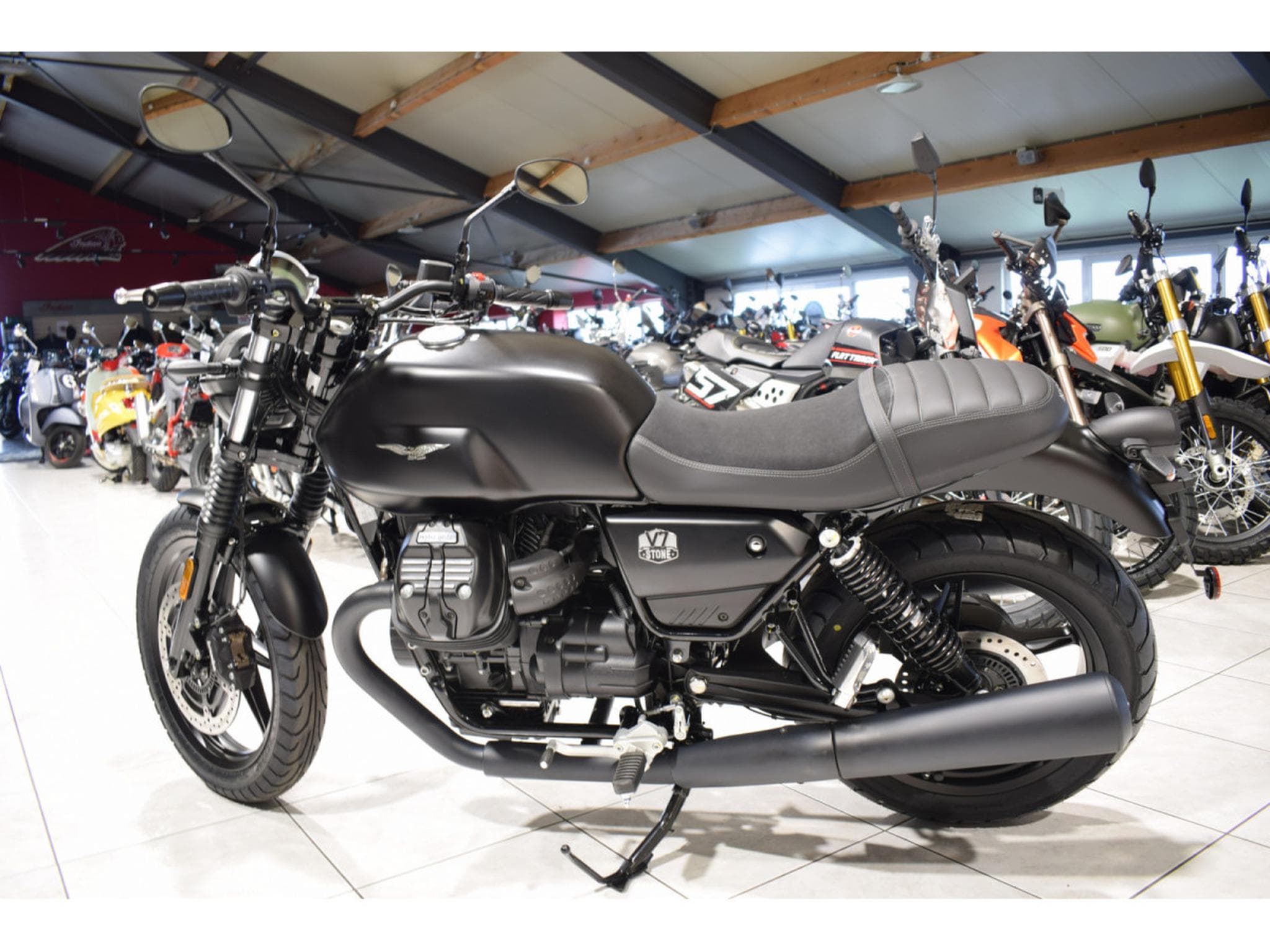 Moto Guzzi V7 STONE (2026) - Photo 5