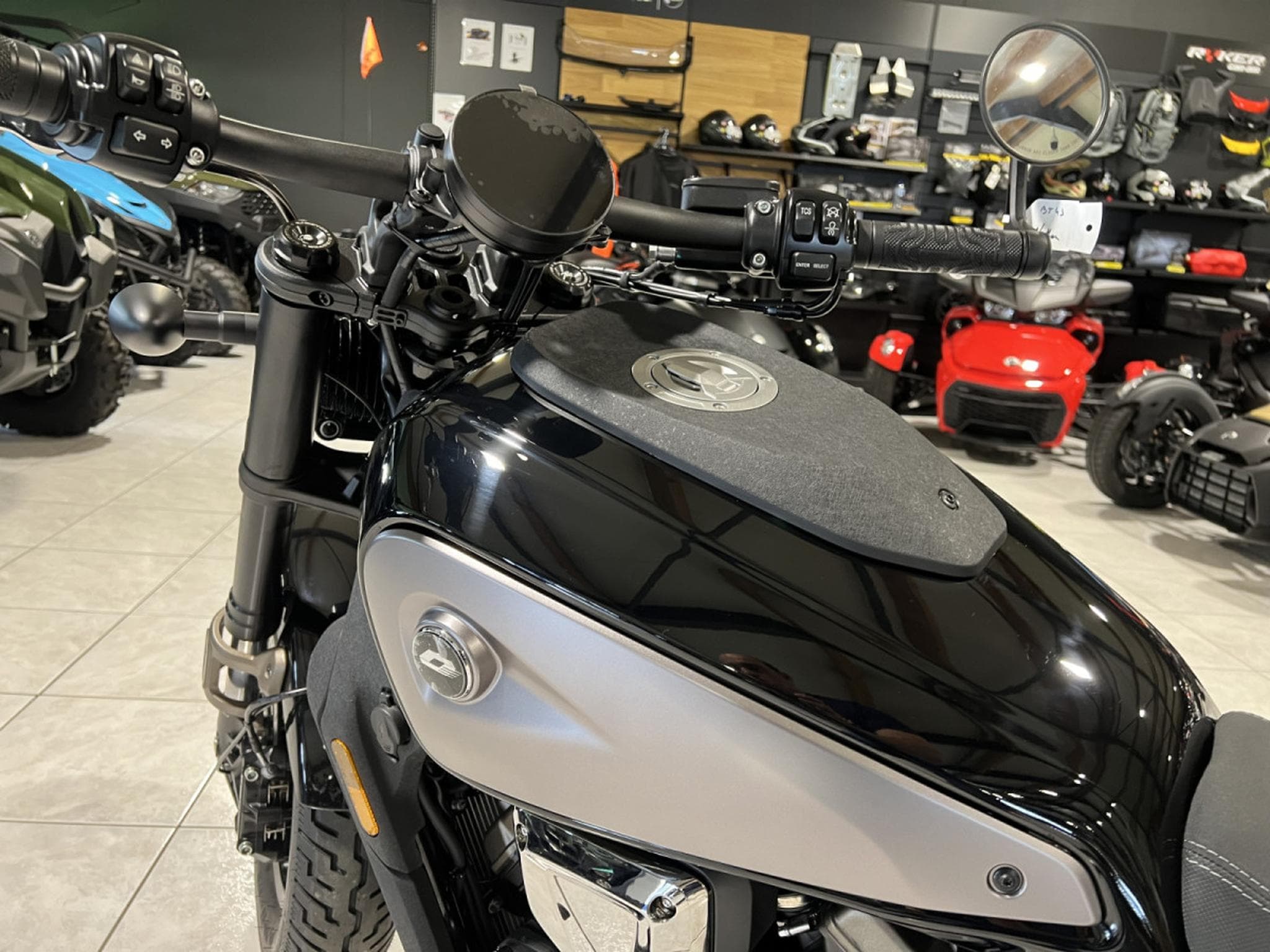 QJmotor SRV 600 V4 (2026) - Photo 6
