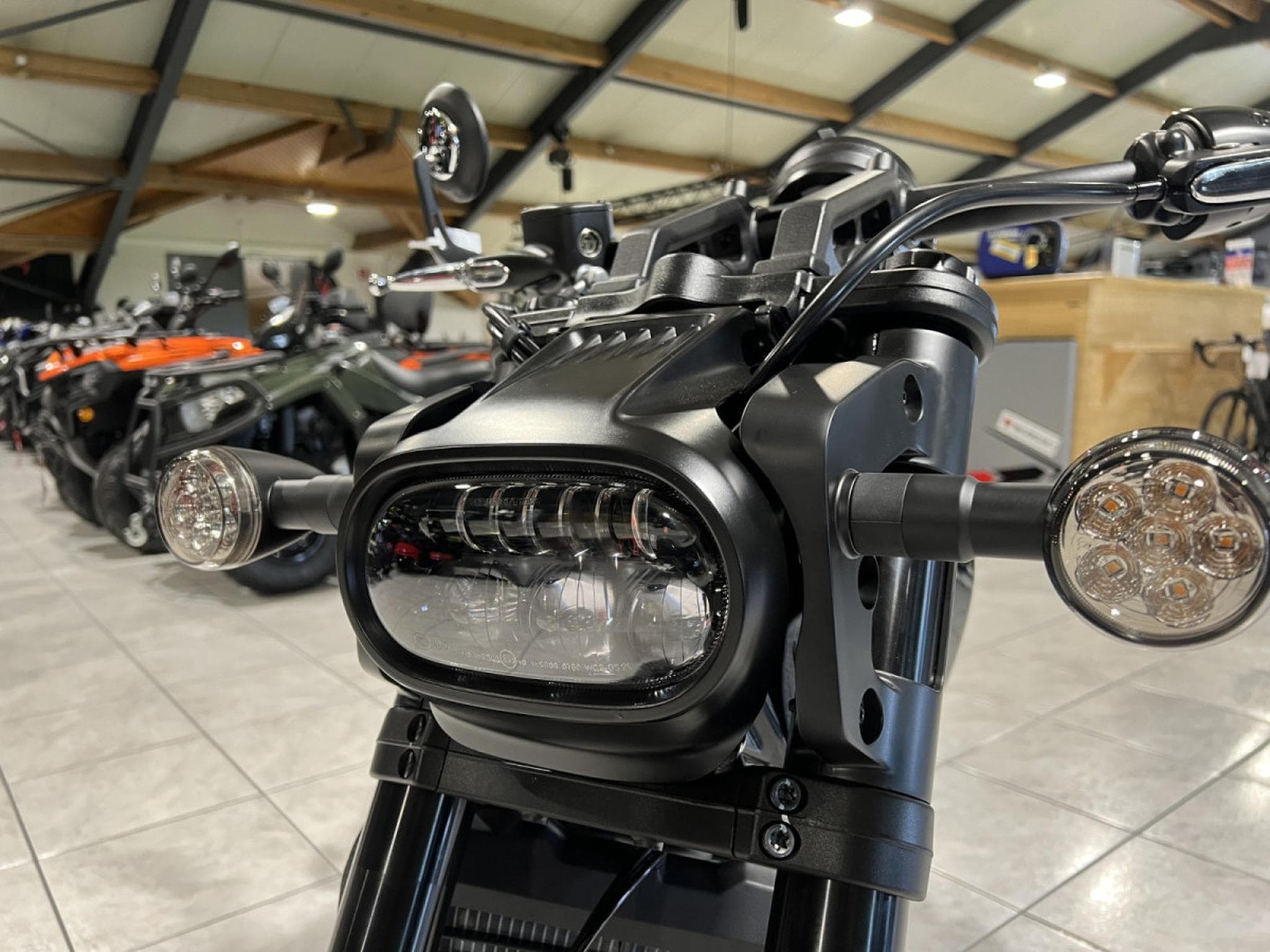 QJmotor SRV 600 V4 (2026) - Photo 7