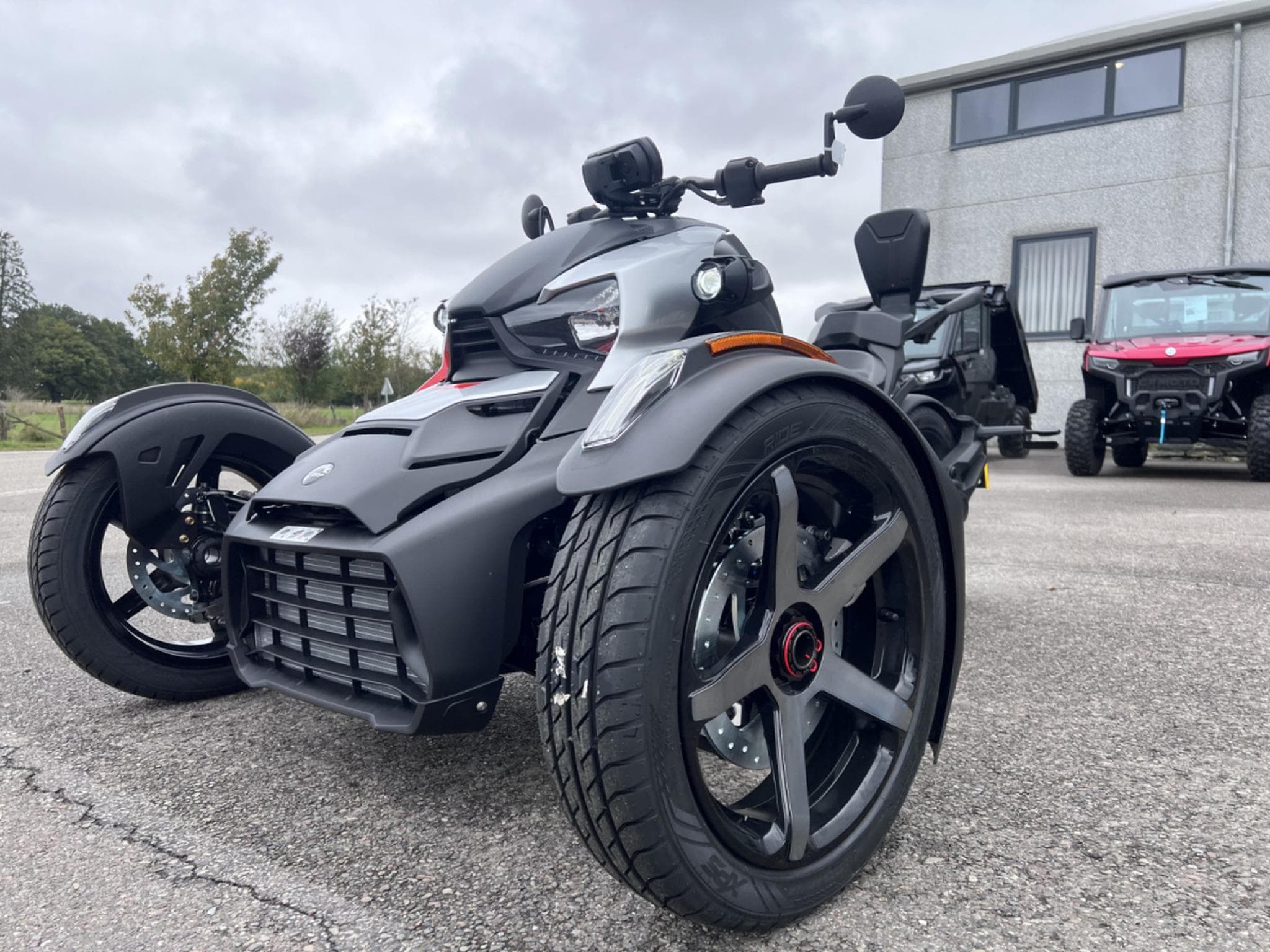 BRP Can-Am Ryker 900 SPORT acc. 219401167, 219400843, 219400842 (2026) - Photo 3