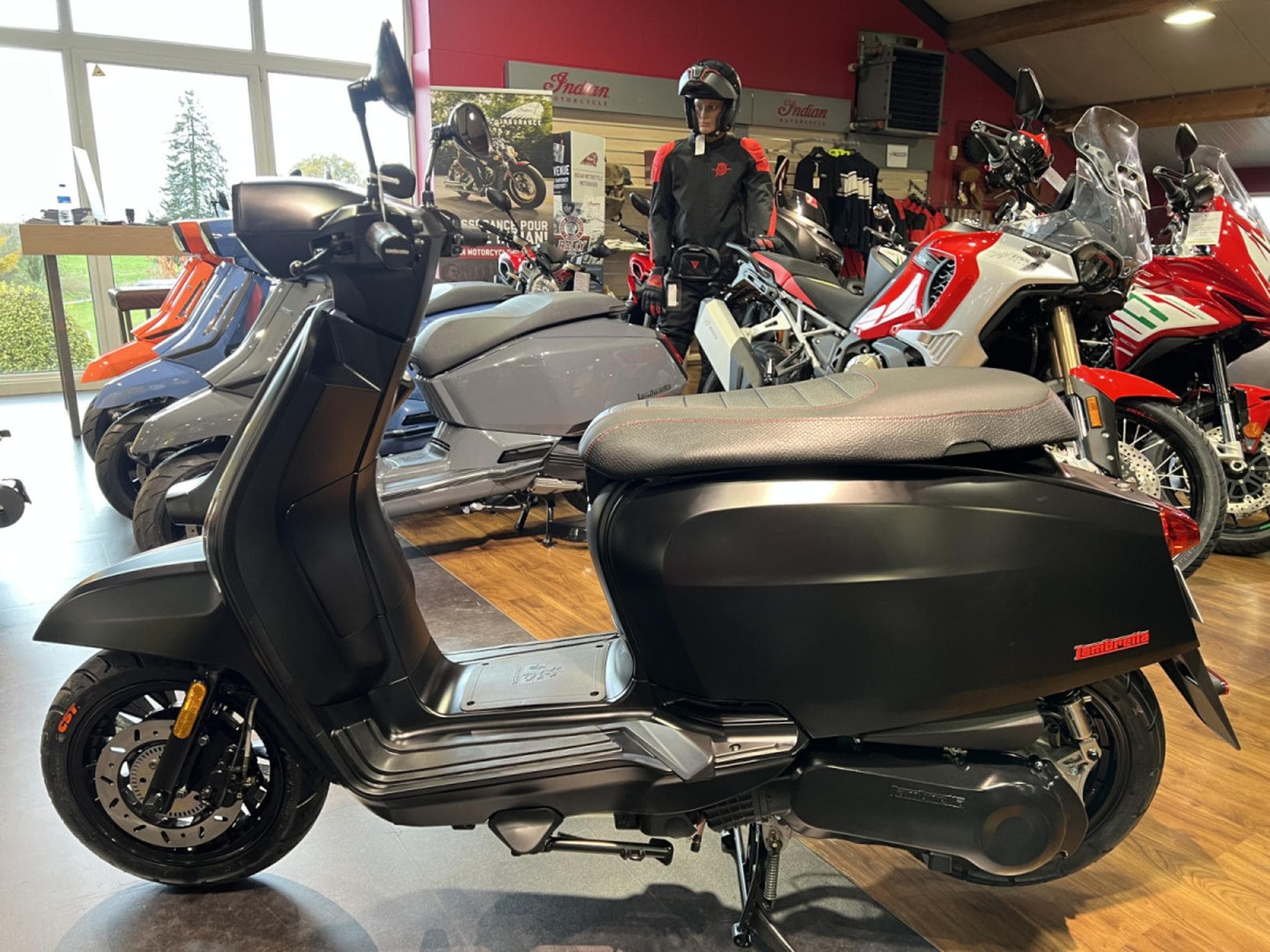 Lambretta V-125 Special (2026) - Photo 4