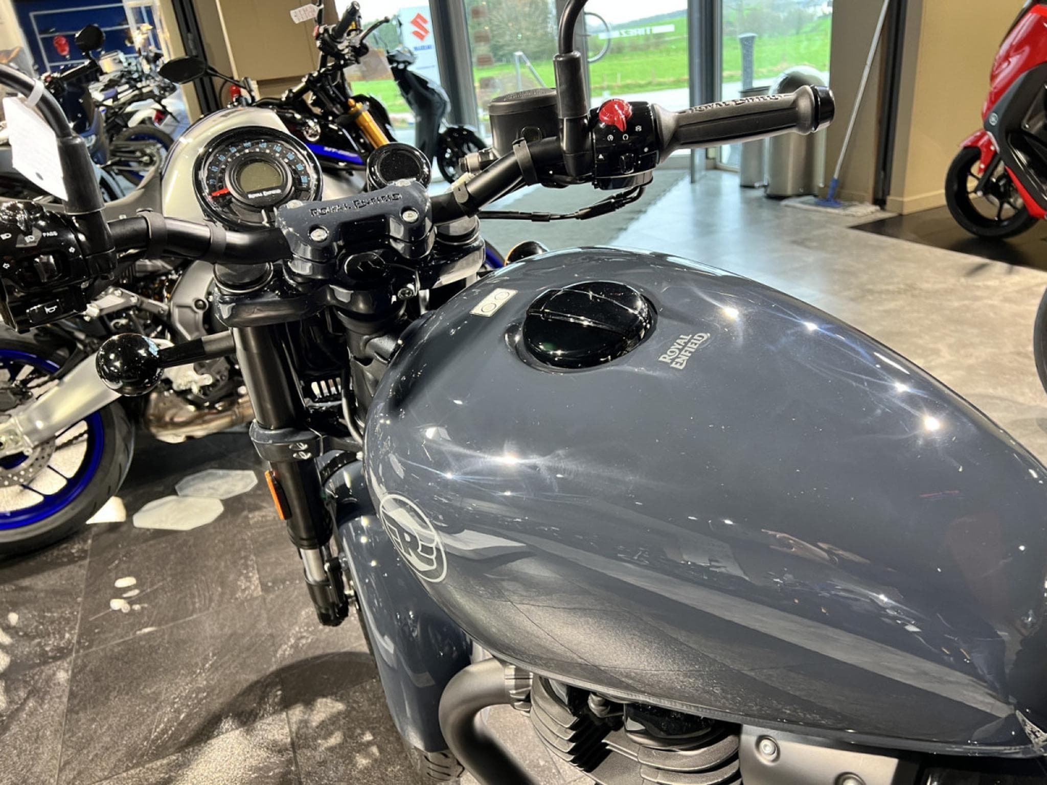 Royal Enfield Shotgun 650 sheetmetal grey (2026) - Photo 5