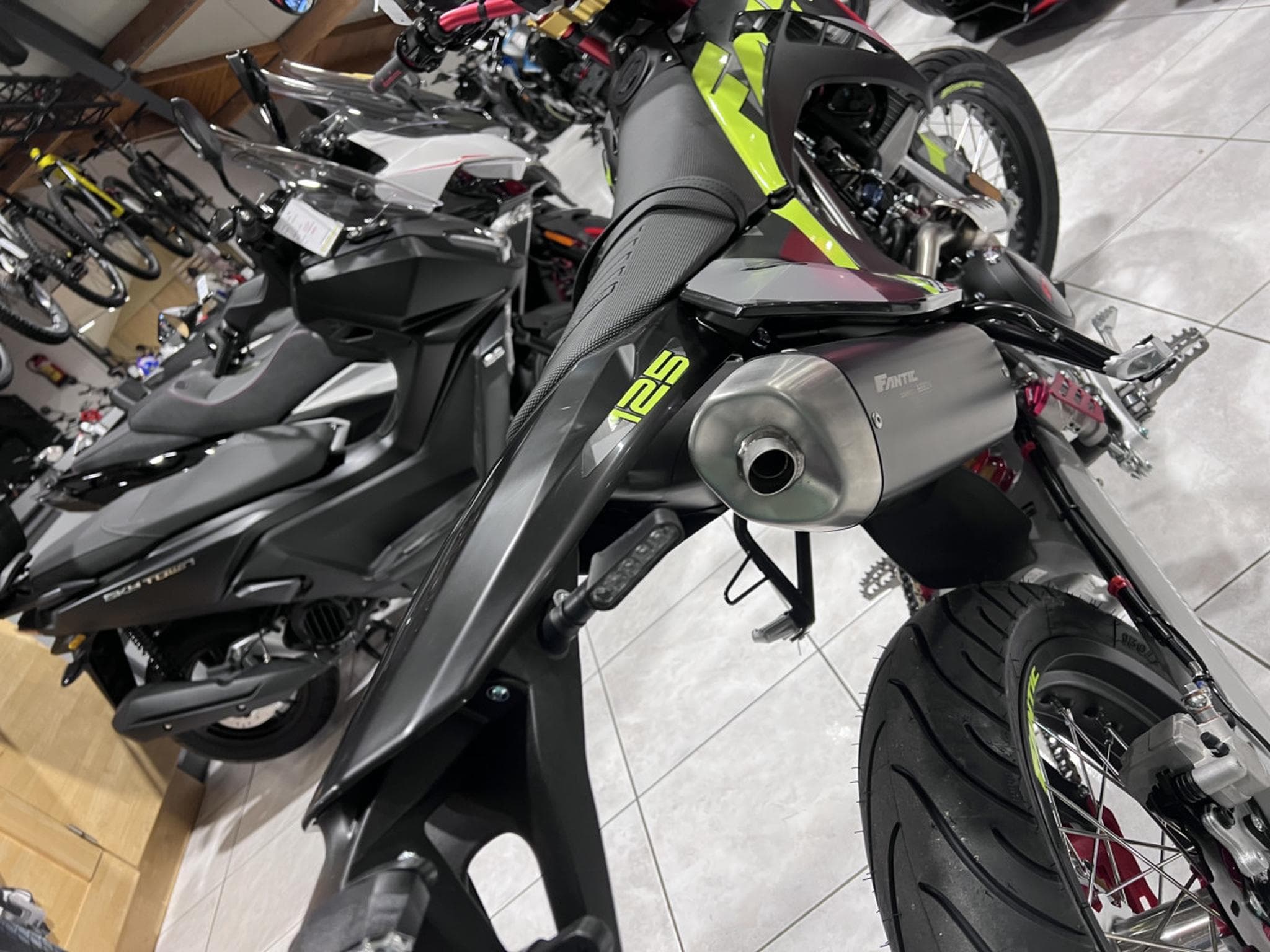 Fantic Motard XMF 4T COMPETITION (2026) - Photo 5