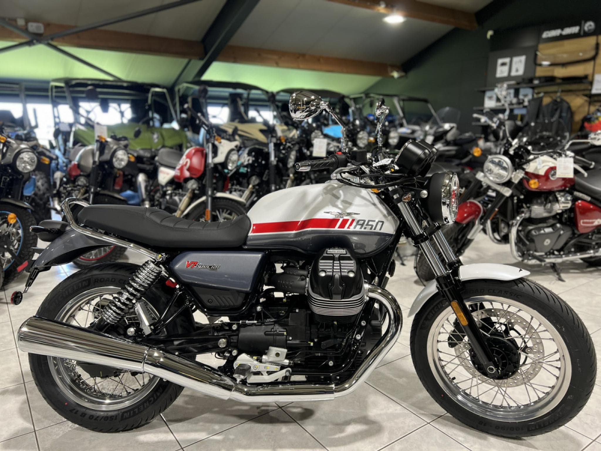 Moto Guzzi V7 SPECIAL (2026) - Photo 1
