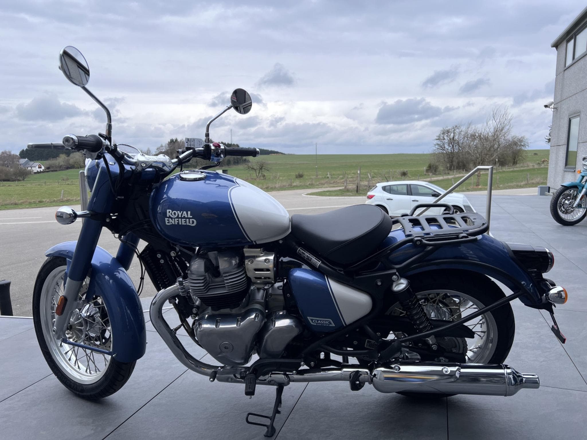Royal Enfield Classic 650 Bruntingthorpe blue (2026) - Photo 4