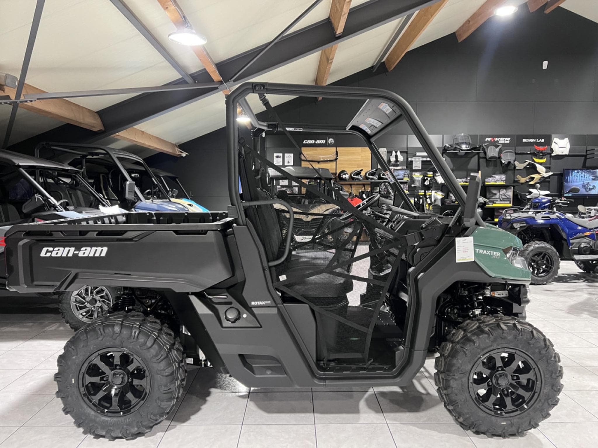 BRP Can-Am Traxter XU 62 HD7 VT TR 25 DPS  60 km/h (2026) - Photo 1