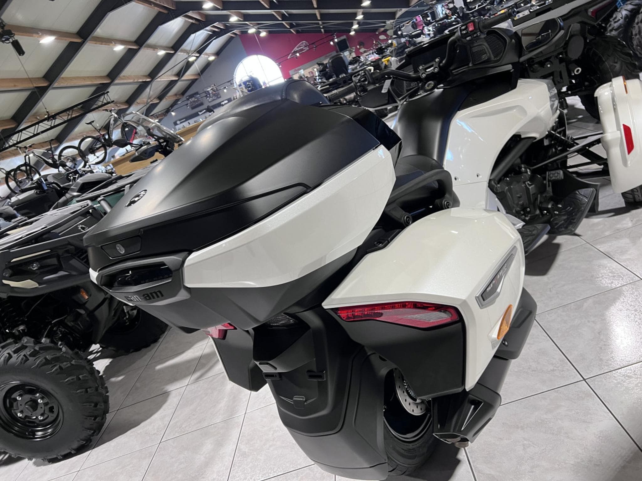 BRP Can-Am Spyder LTD 1330 (2026) - Photo 6