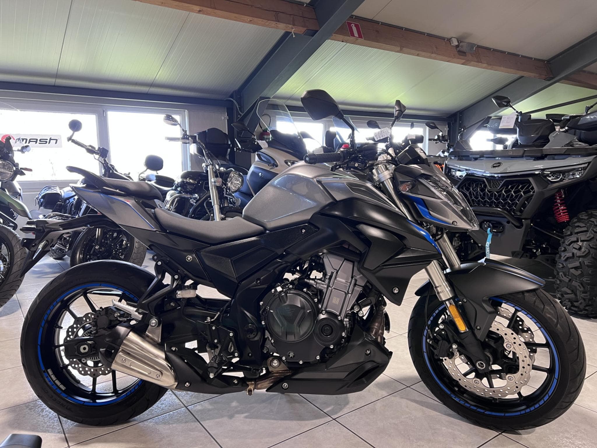 Voge 500r GRIS (2022) - Photo 1