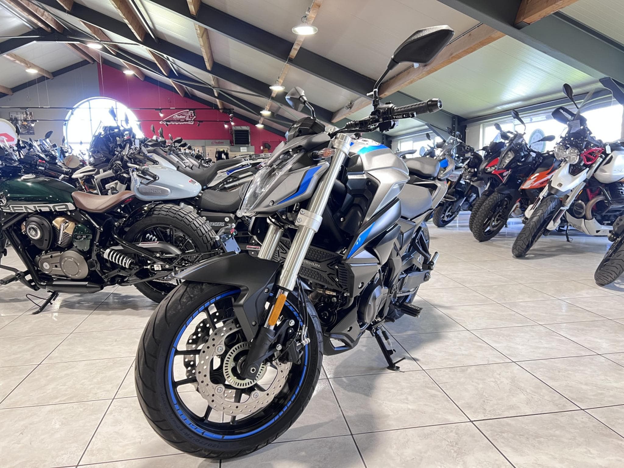 Voge 500r GRIS (2022) - Photo 2