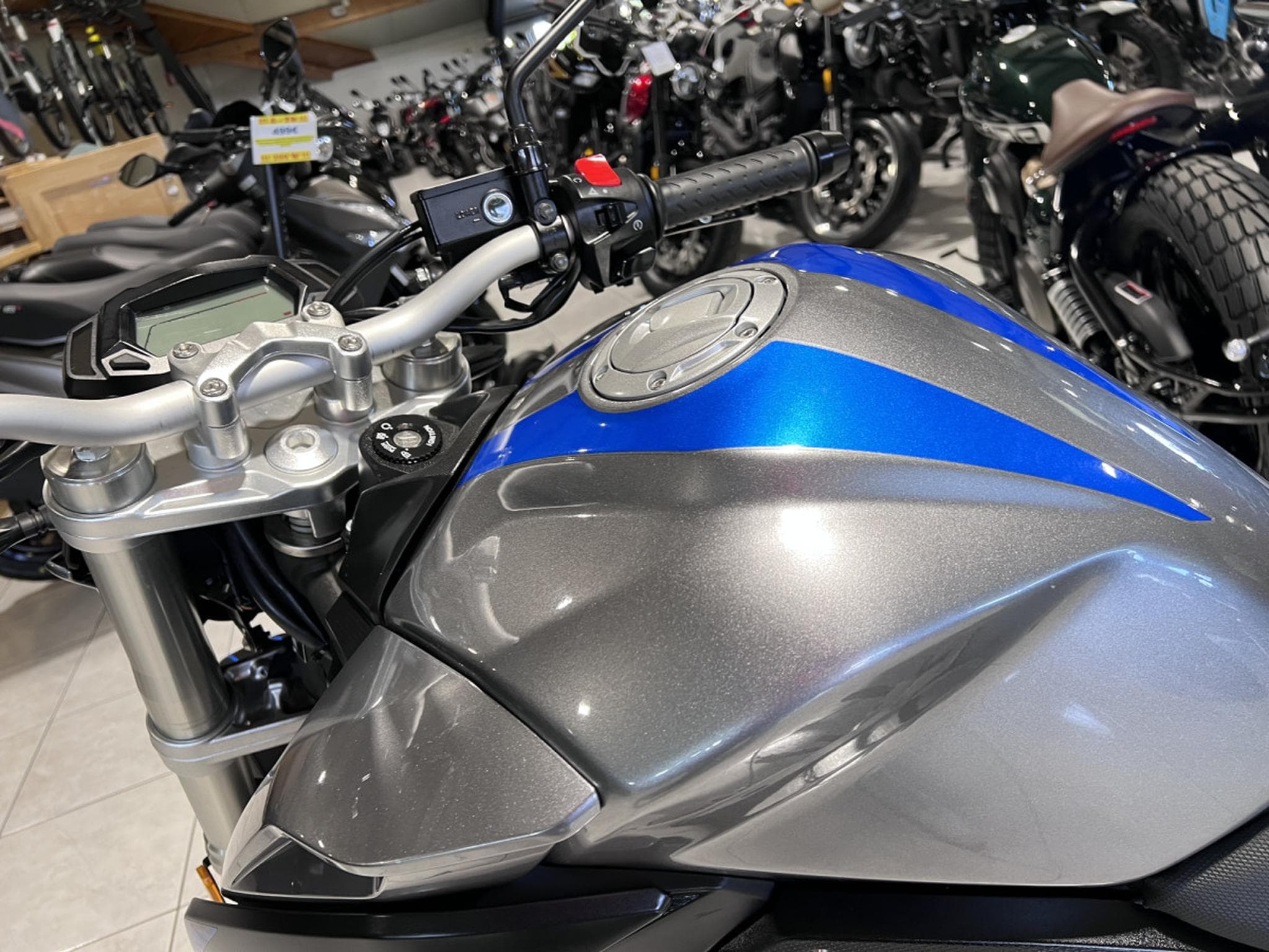 Voge 500r GRIS (2022) - Photo 4